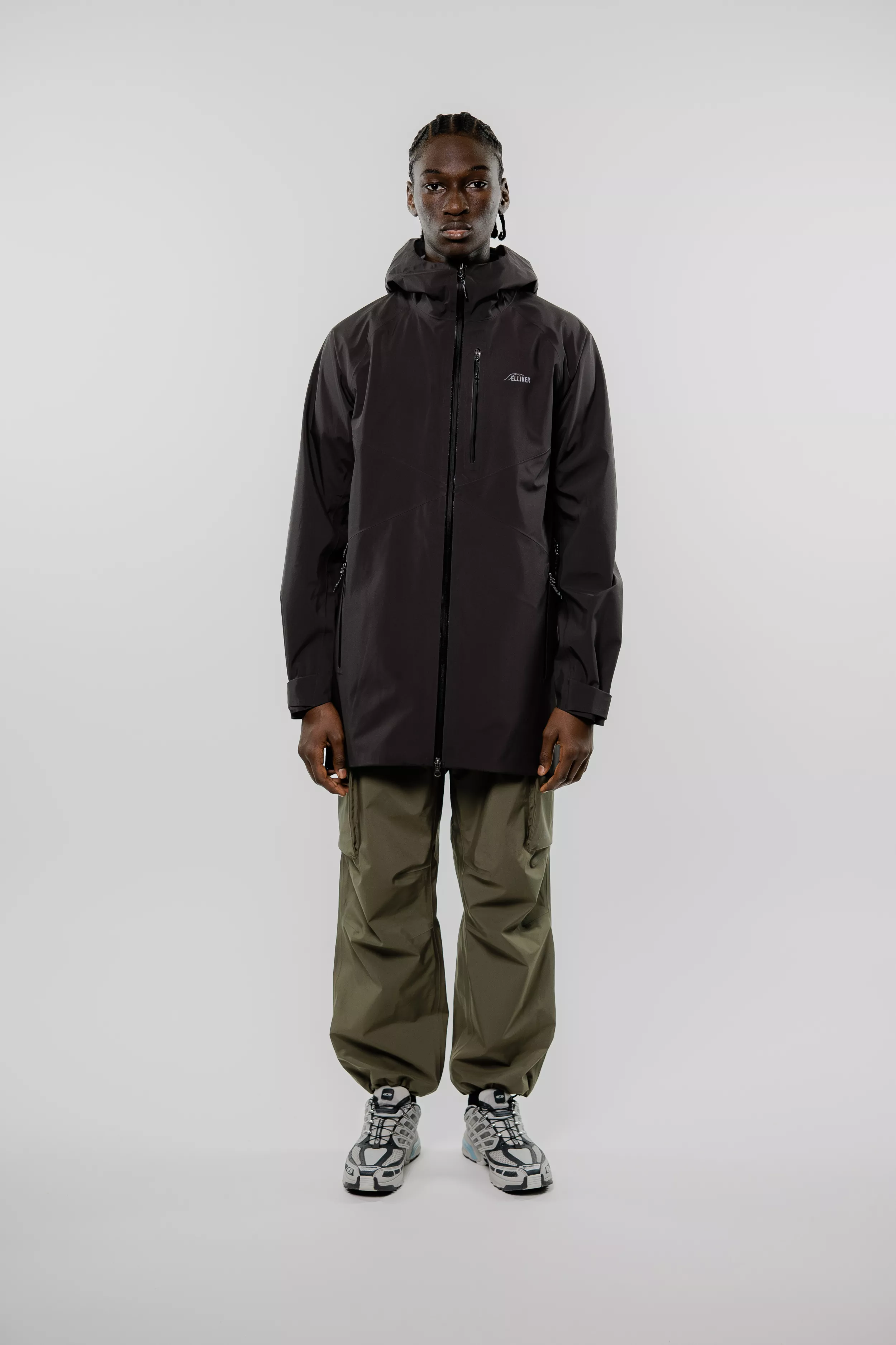 model-(40140-black-front)-(40134-khaki-front)