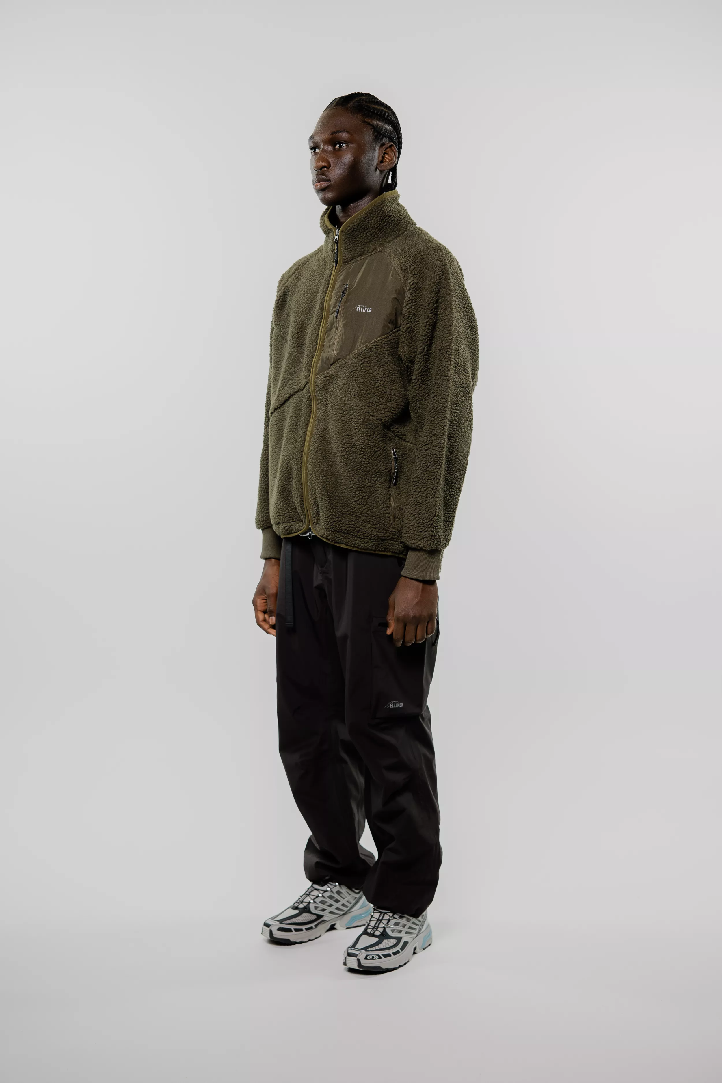 model-(40131-khaki-side)-(40134-black-side)