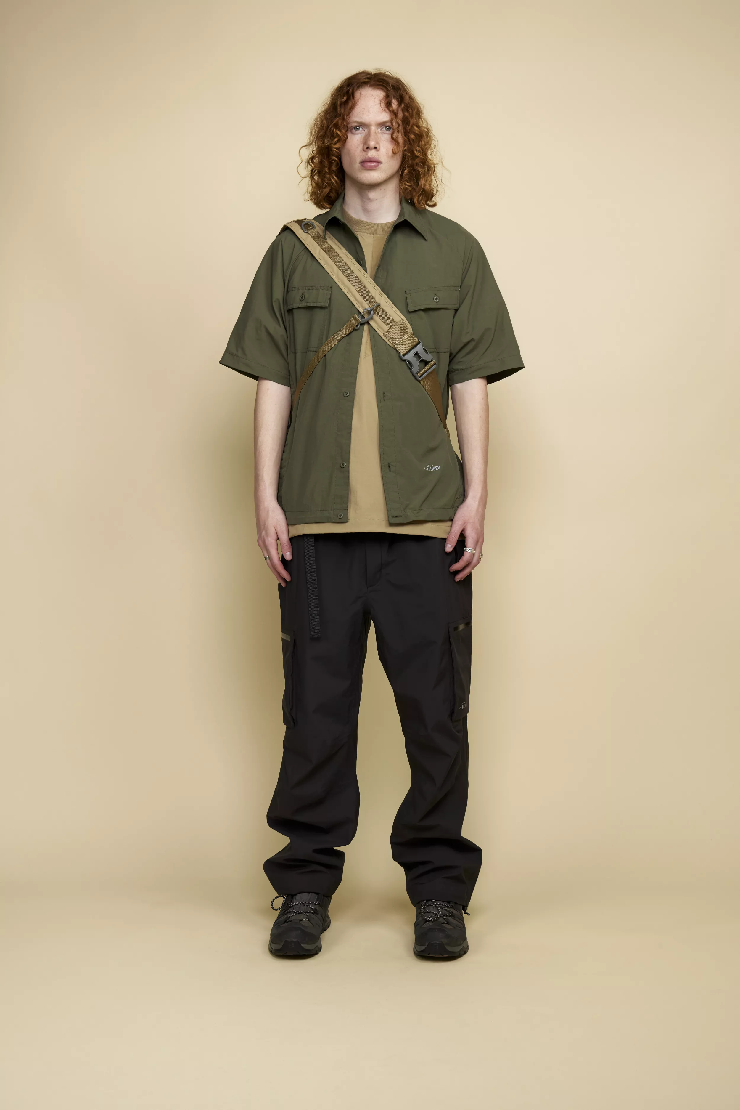 model-(34032-sand-detail)-(40143-khaki-front)-(40142-sand-front)-(40134-black-front)