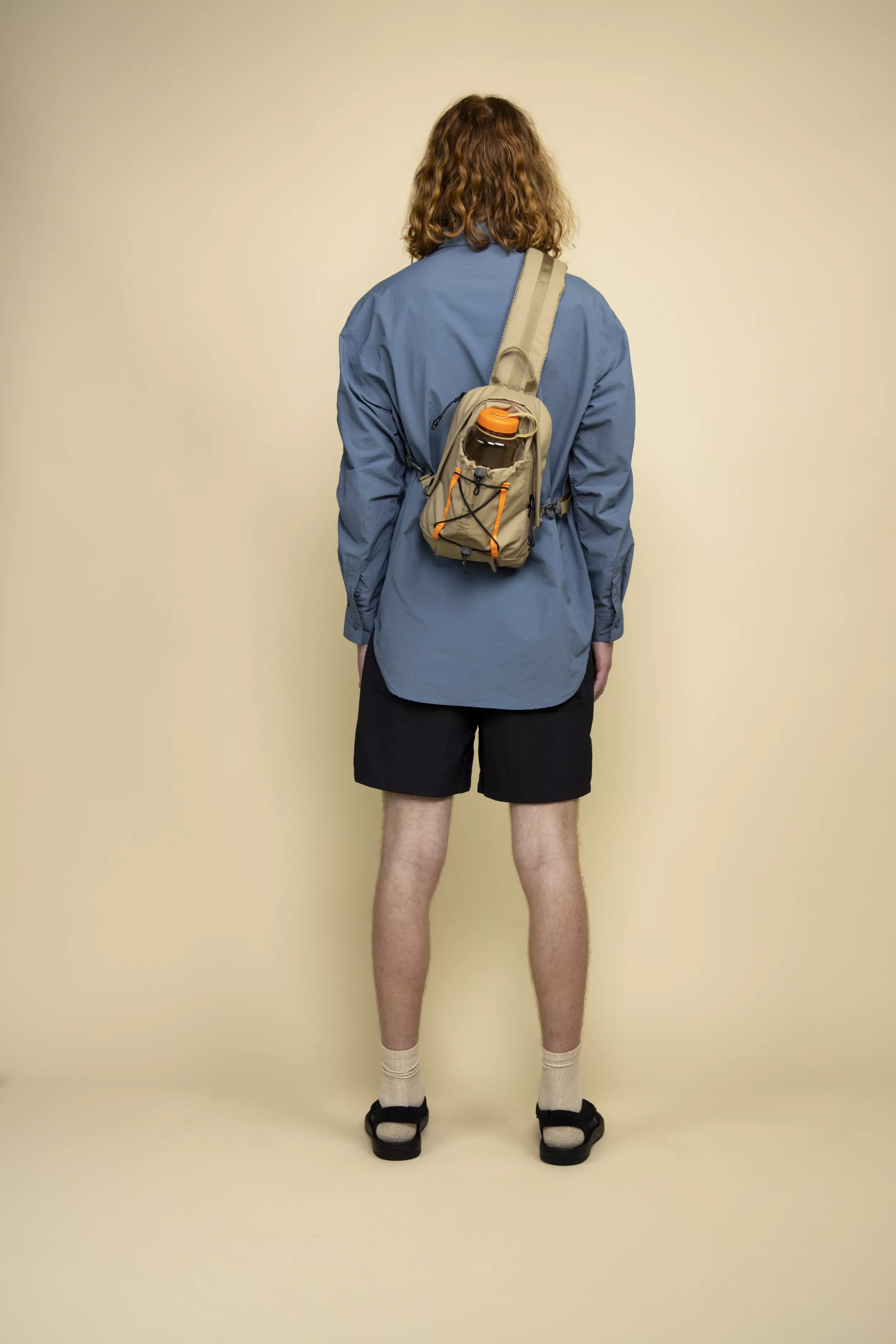 model-(34030-sand-front)-(34027-sand-front)-(40144-stlblue-back)-(40149-black-back)