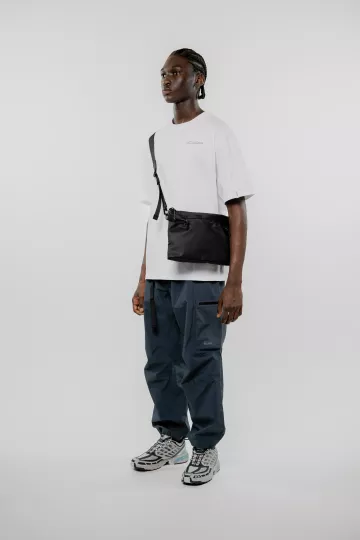 model-(34022-black-front)-(40136-white-side)-(40134-navy-side)