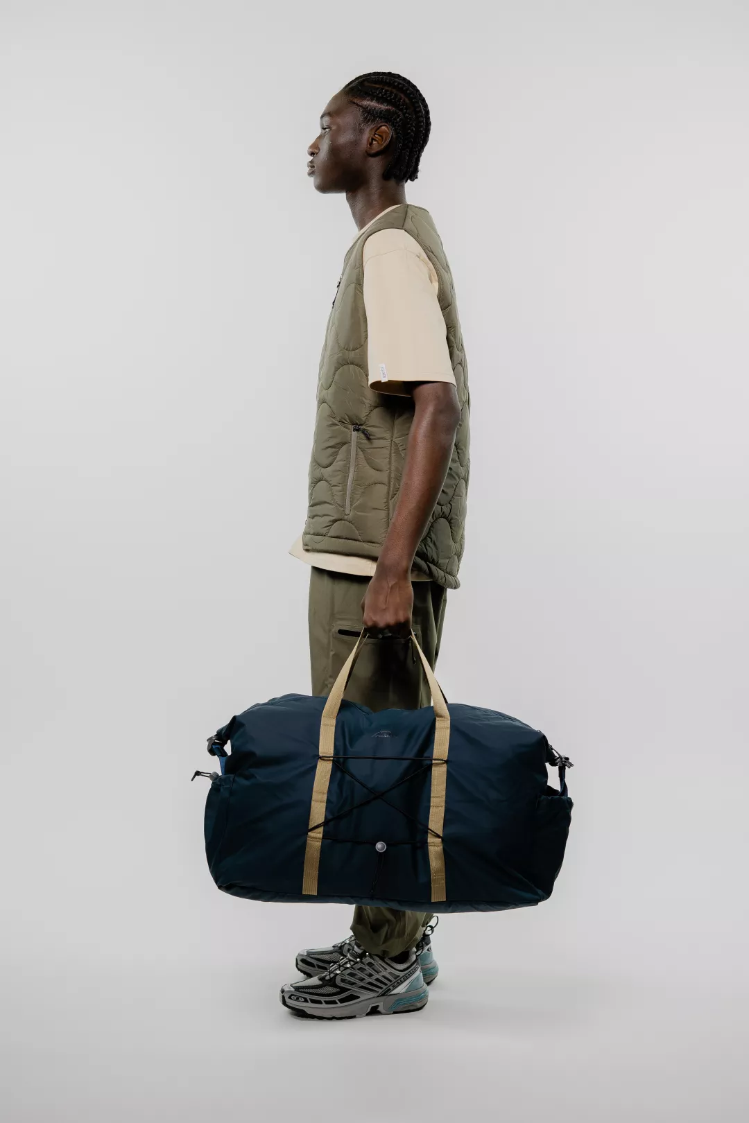 model-(34024-navy-front)-(40133-khaki-side)-(40133-khaki-side)