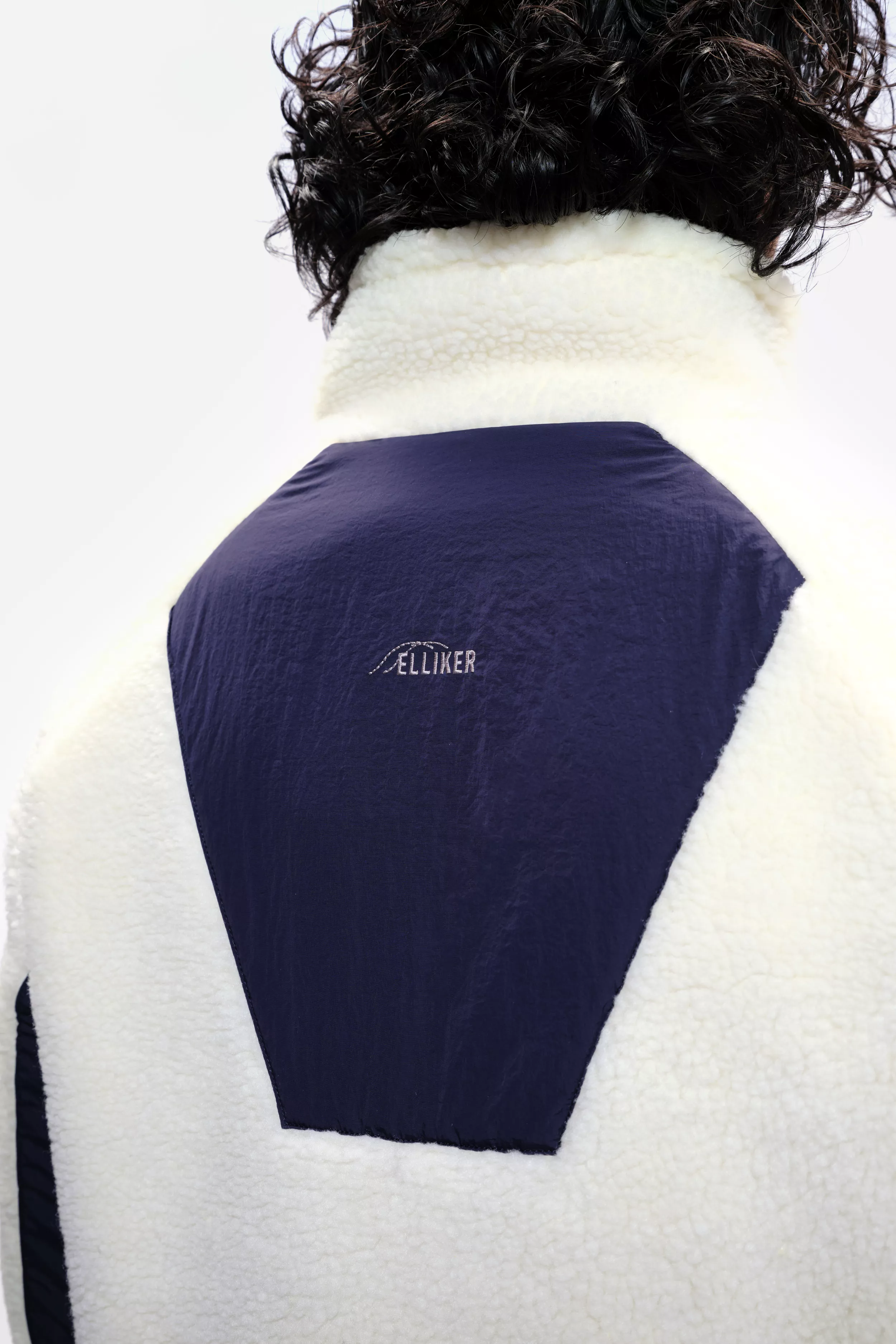 model-(40161-cream-detail)