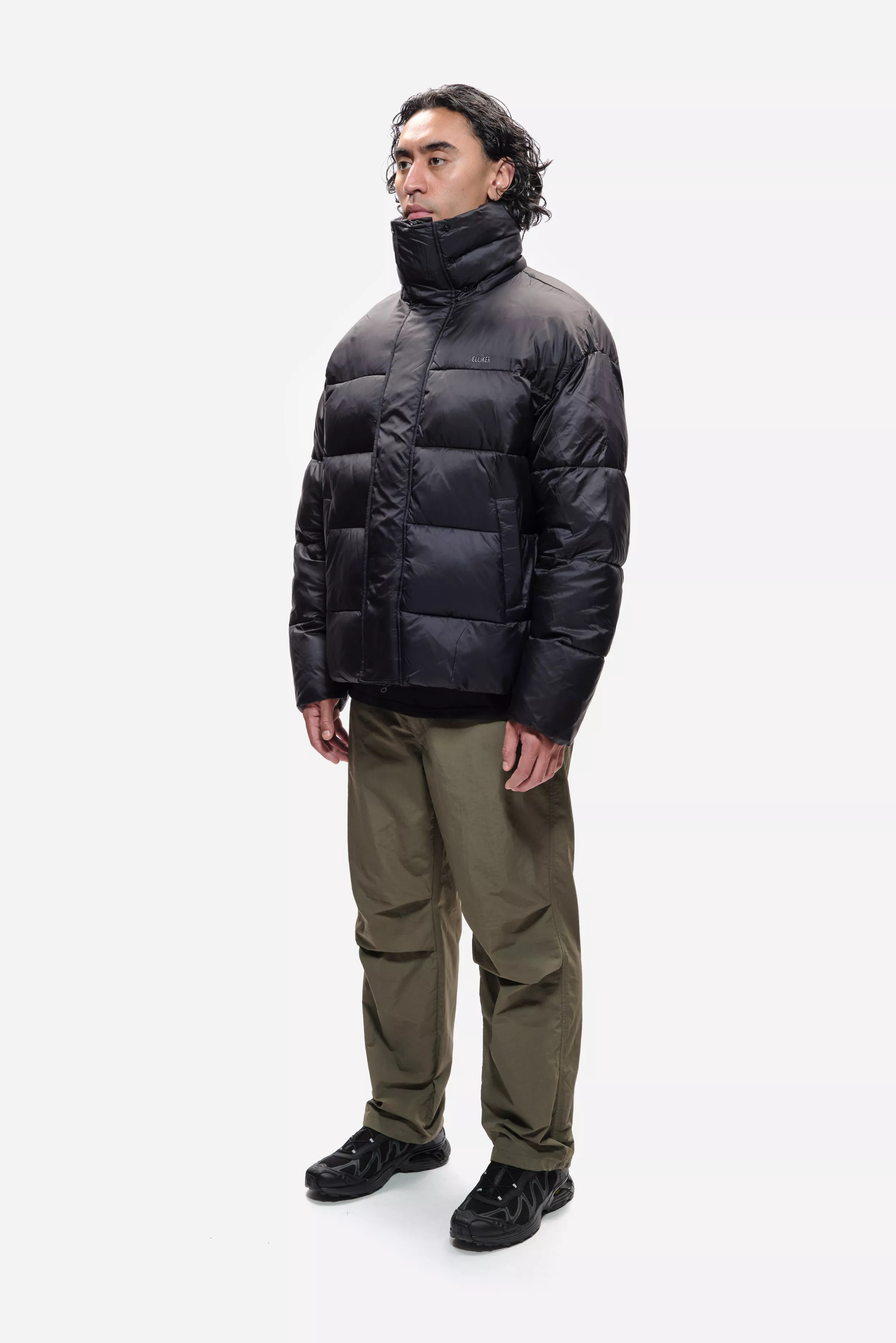 model-(40163-black-side)-(40148-khaki-side)-1