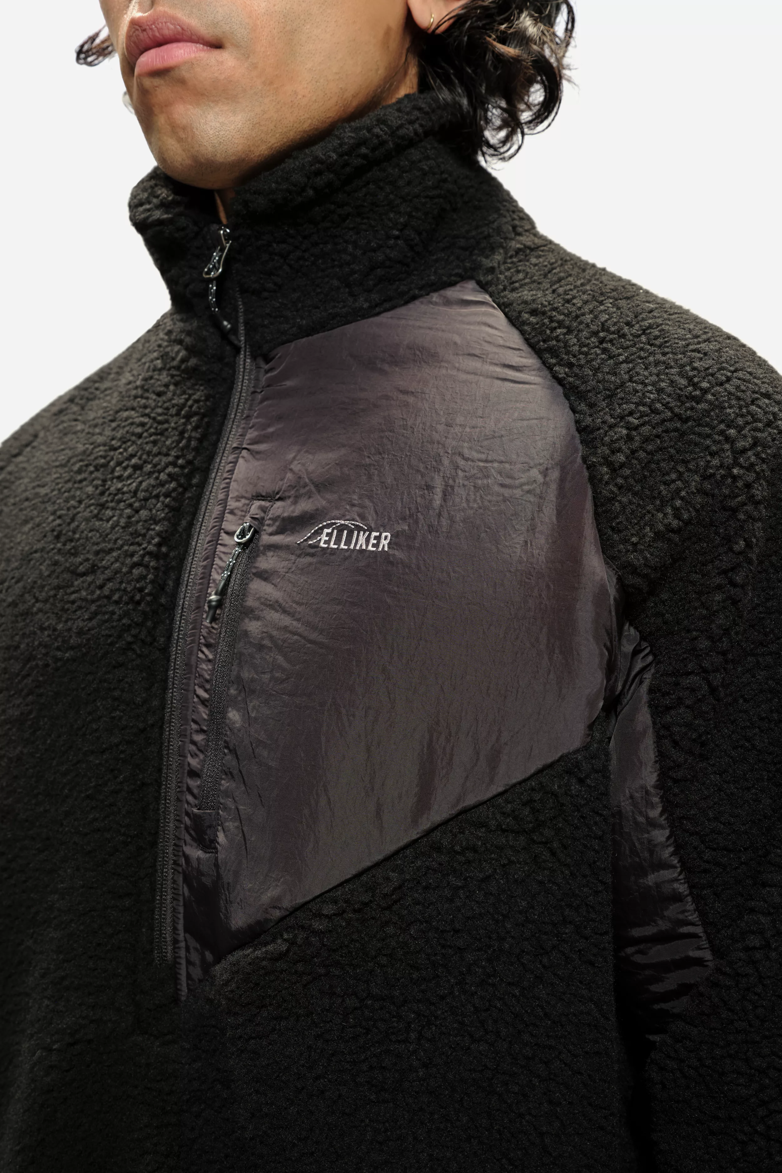 model-(40161-black-detail)