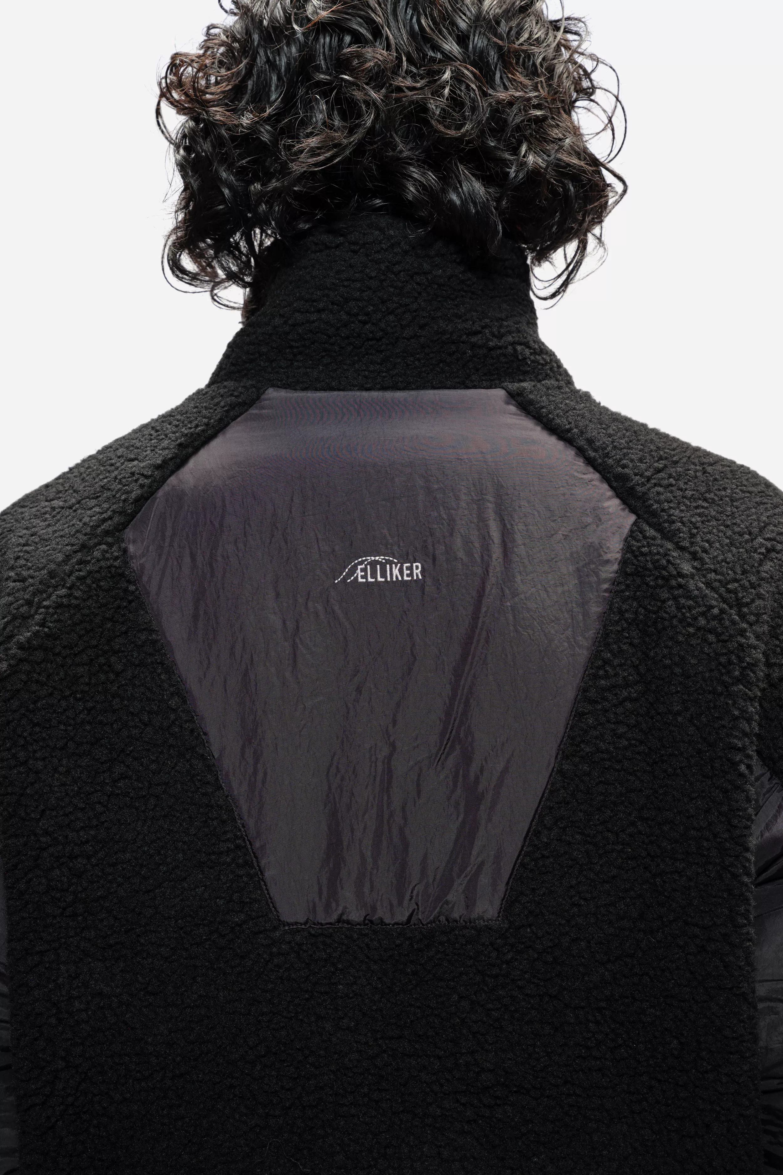 model-(40161-black-detail)-2