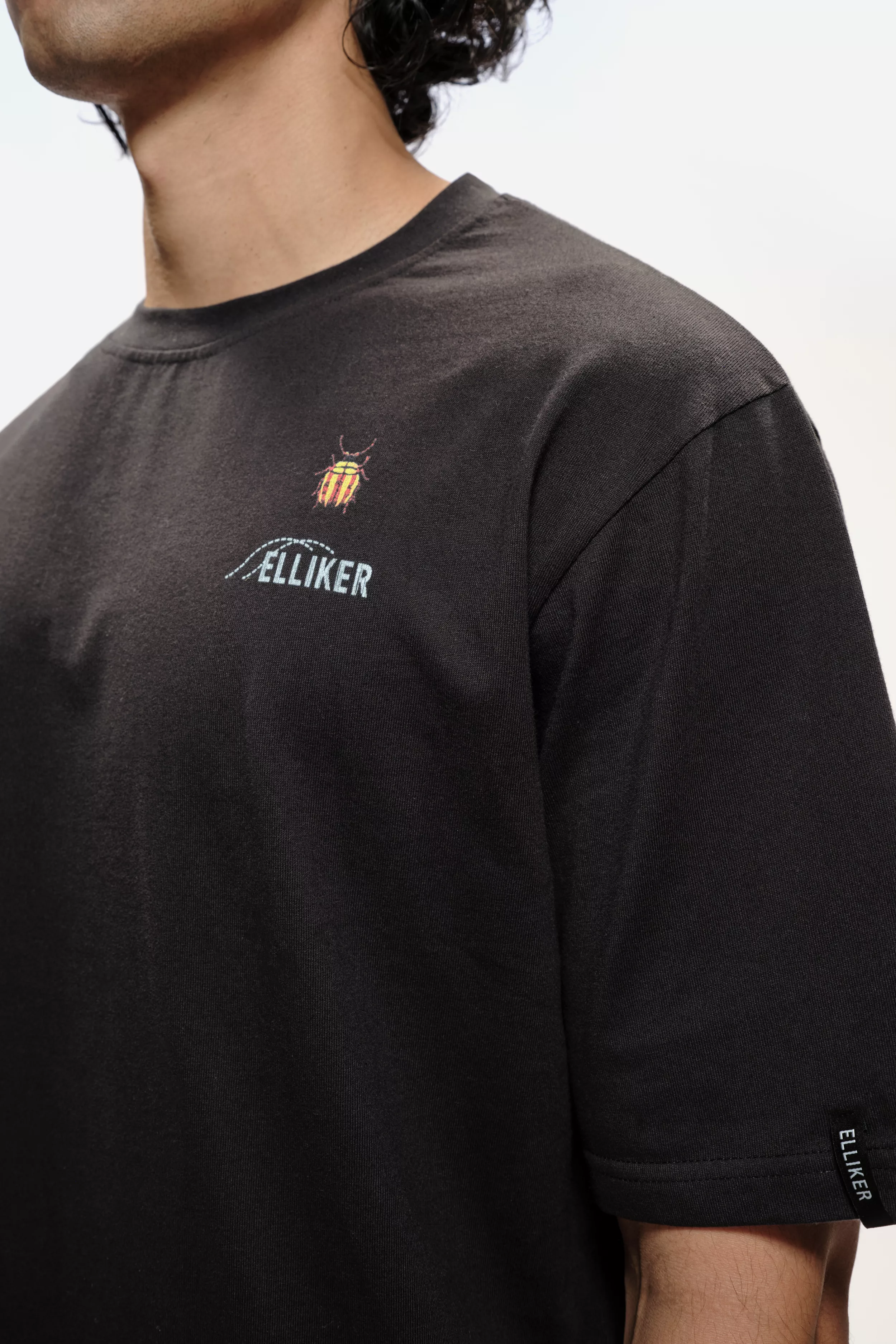 model-(40155-black-detail)-1