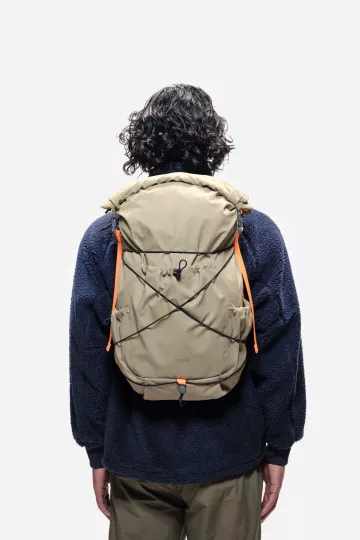 model-(34052-sand-front)-(40131-navy-back)