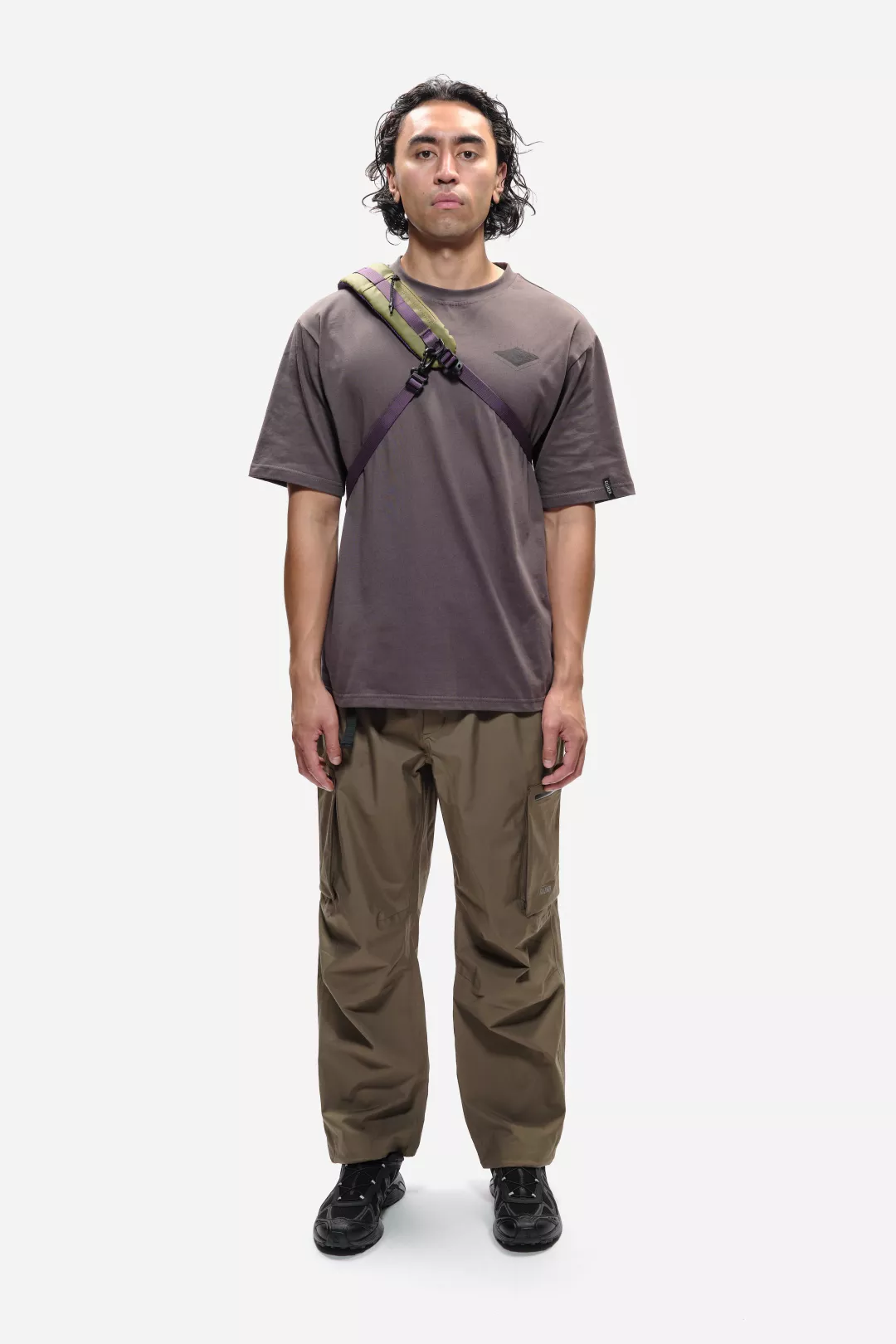 model-(34030-khaki-detail)-(40156-grey-front)-(40134-khaki-front)