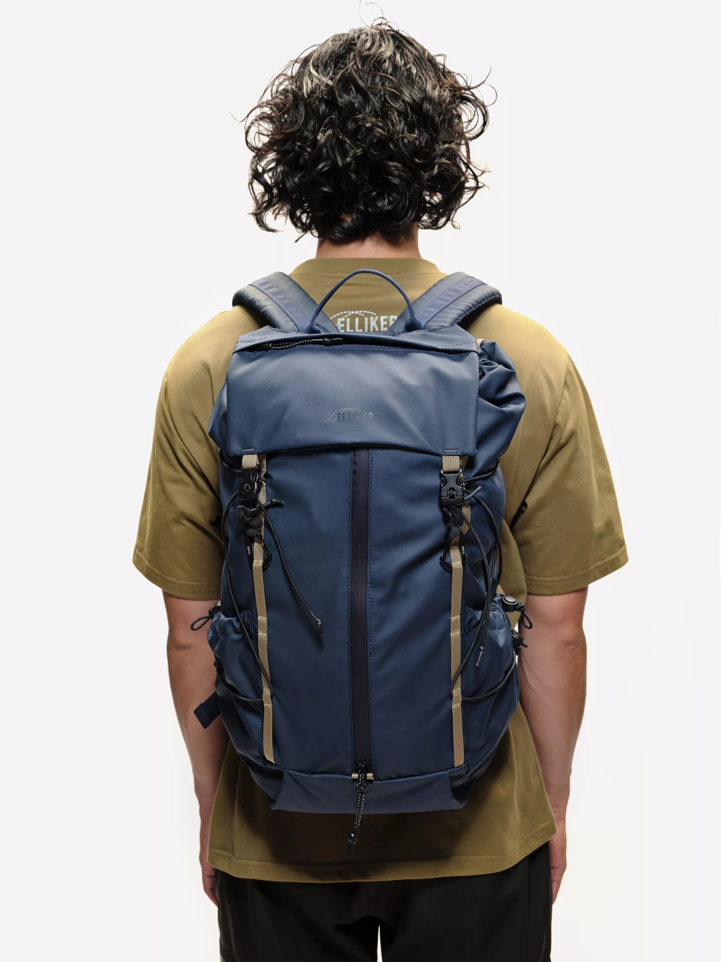 model-(34053-navy-front)-(40155-khaki-back)