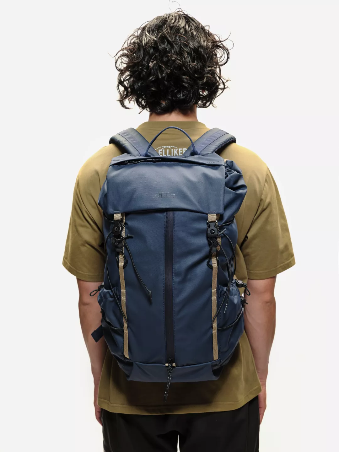 model-(34052-navy-front)-(40159-sand-back)