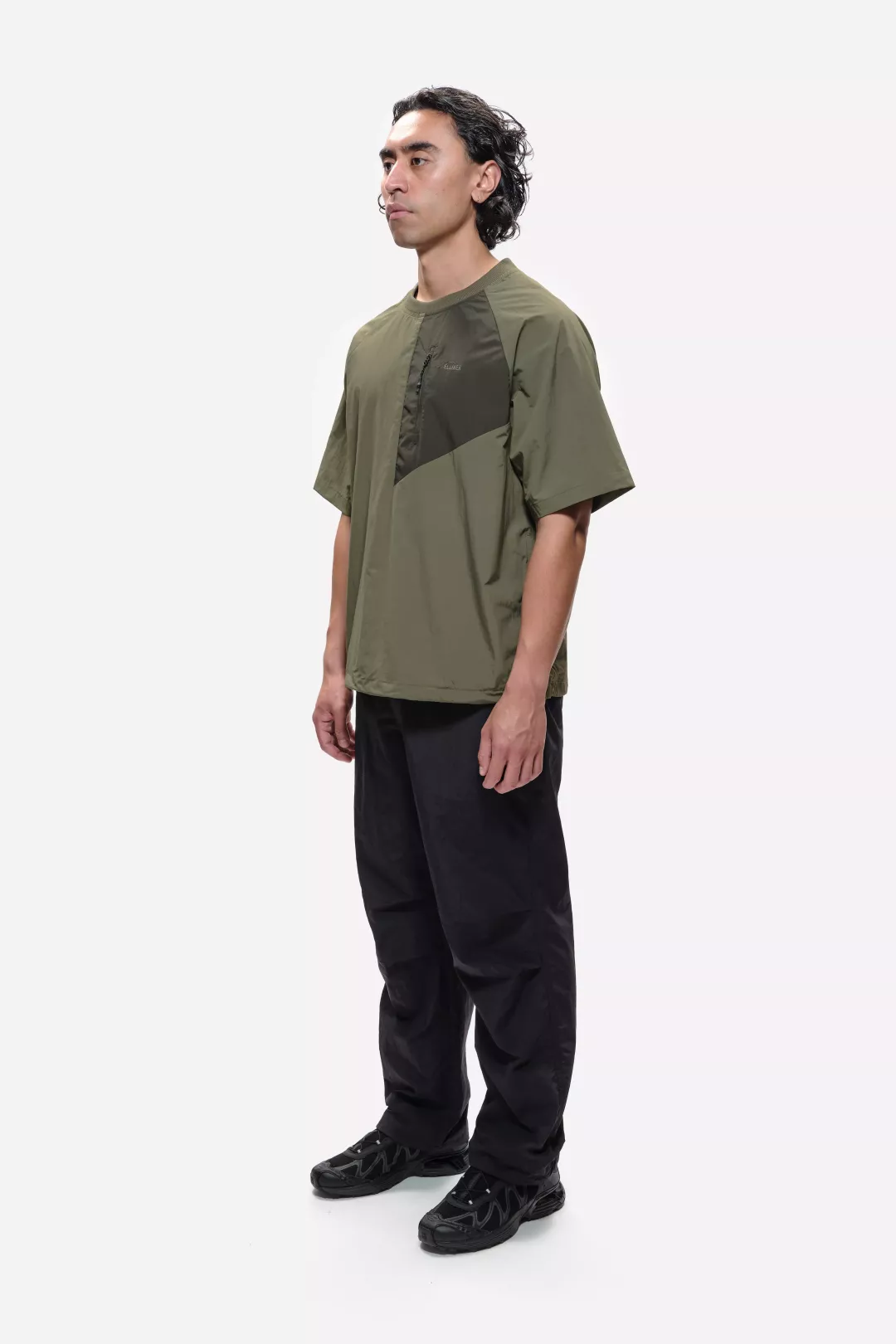 model-(40142-khaki-side)-(40148-black-side)