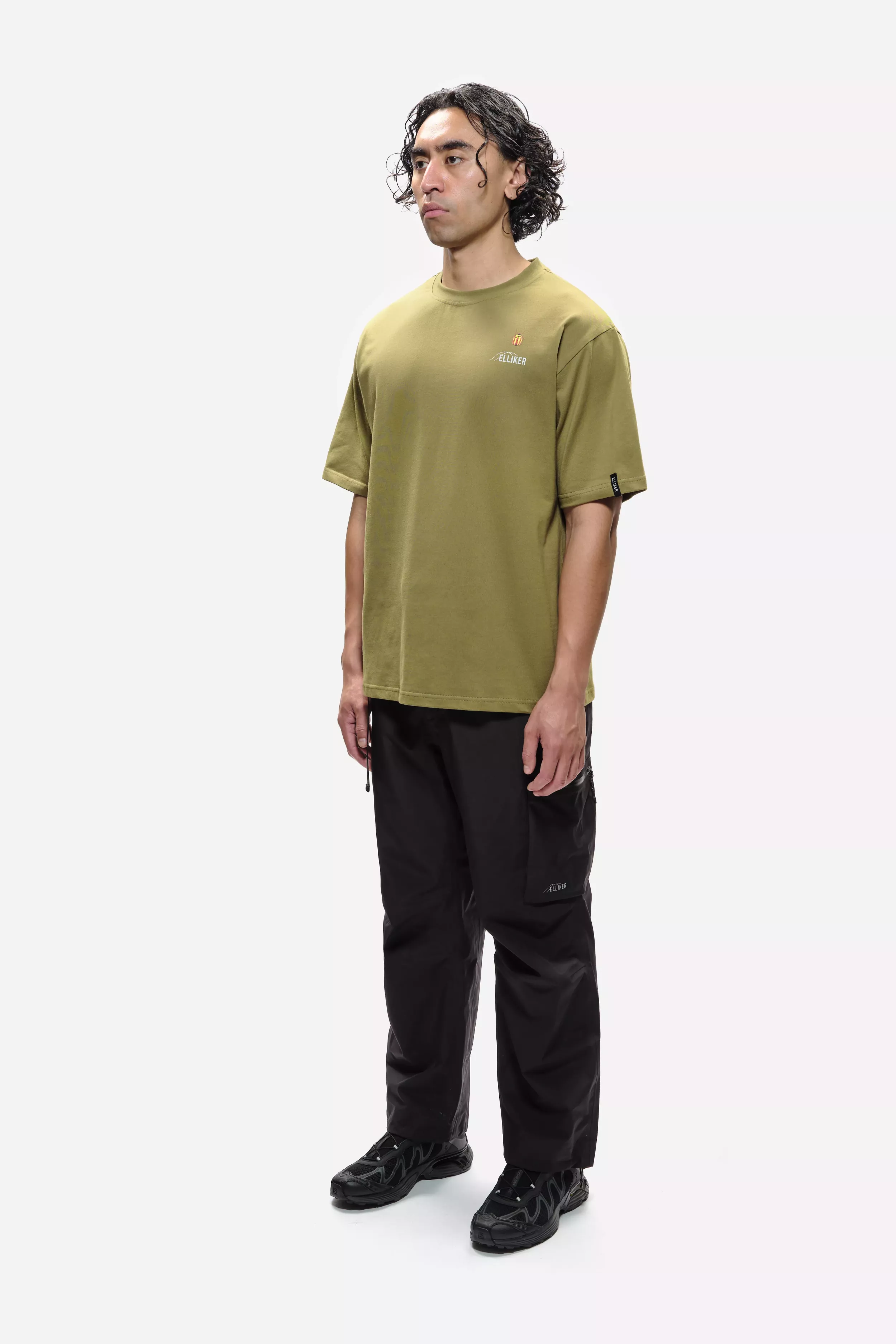 model-(40155-khaki-side)-(40134-black-side)