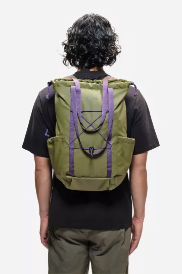 model-(34023-khaki-front)-(40157-black-back)