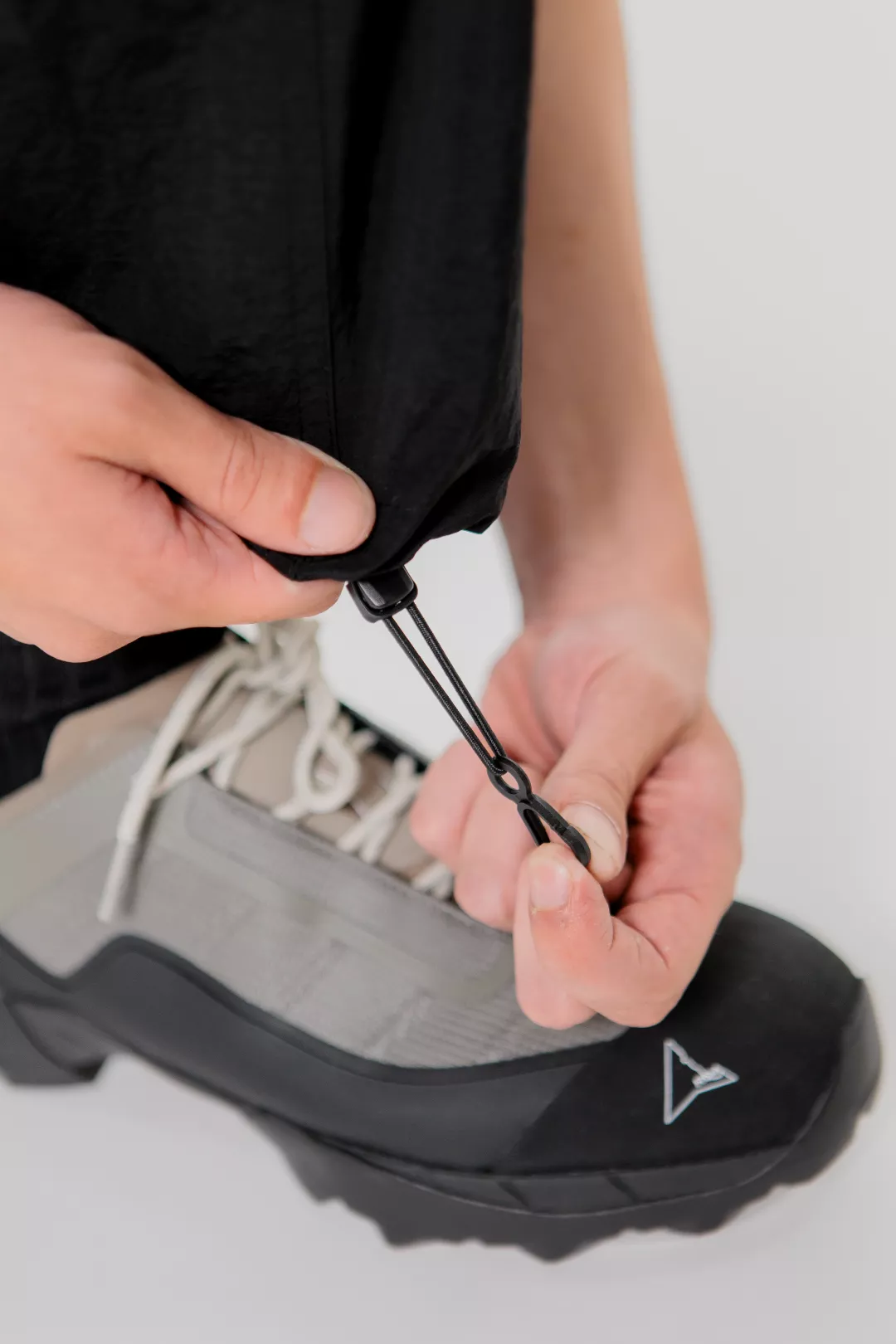 model-(40178-black-detail)