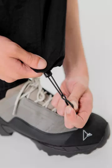 model-(40178-black-detail)