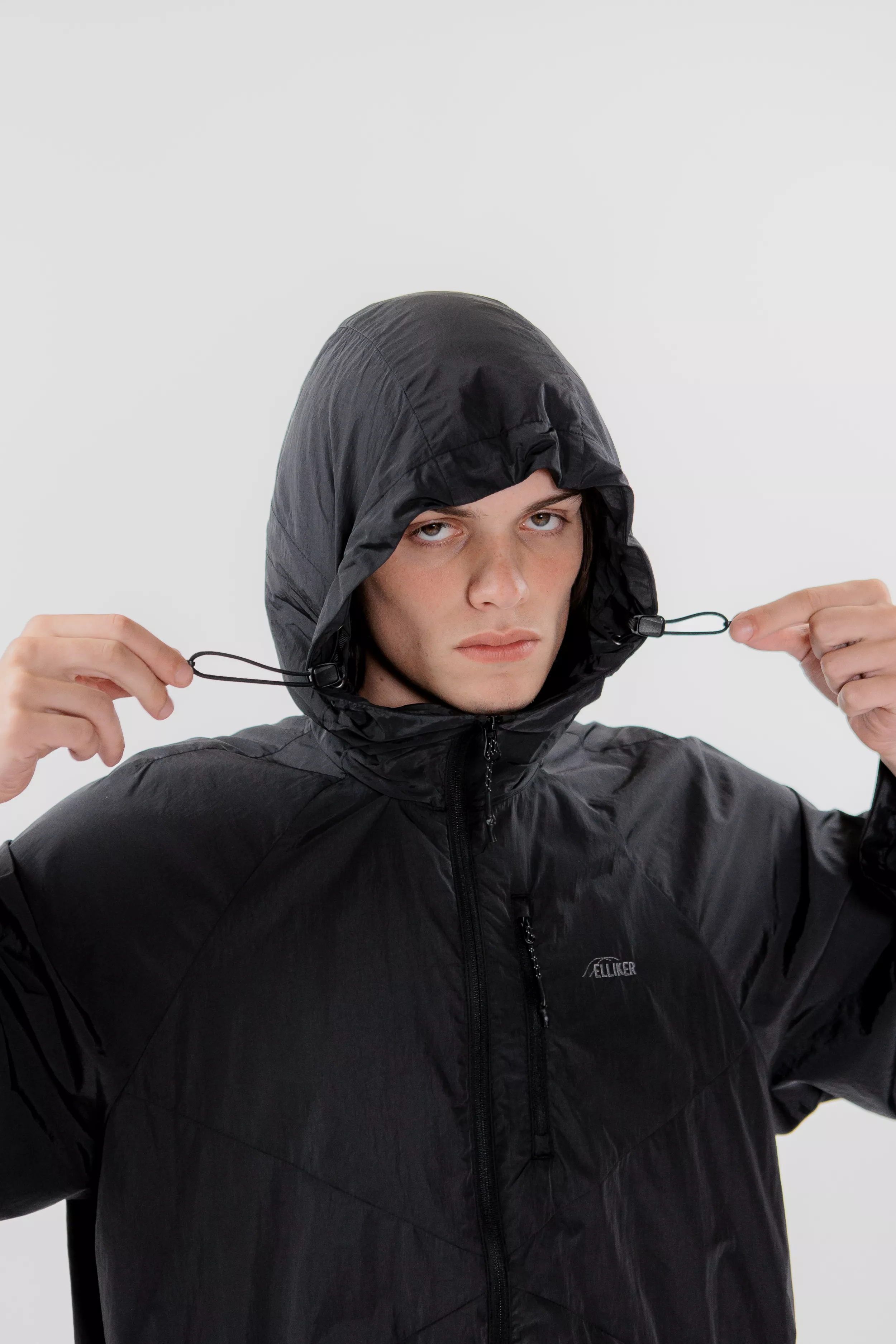 model-(40175-black-detail)