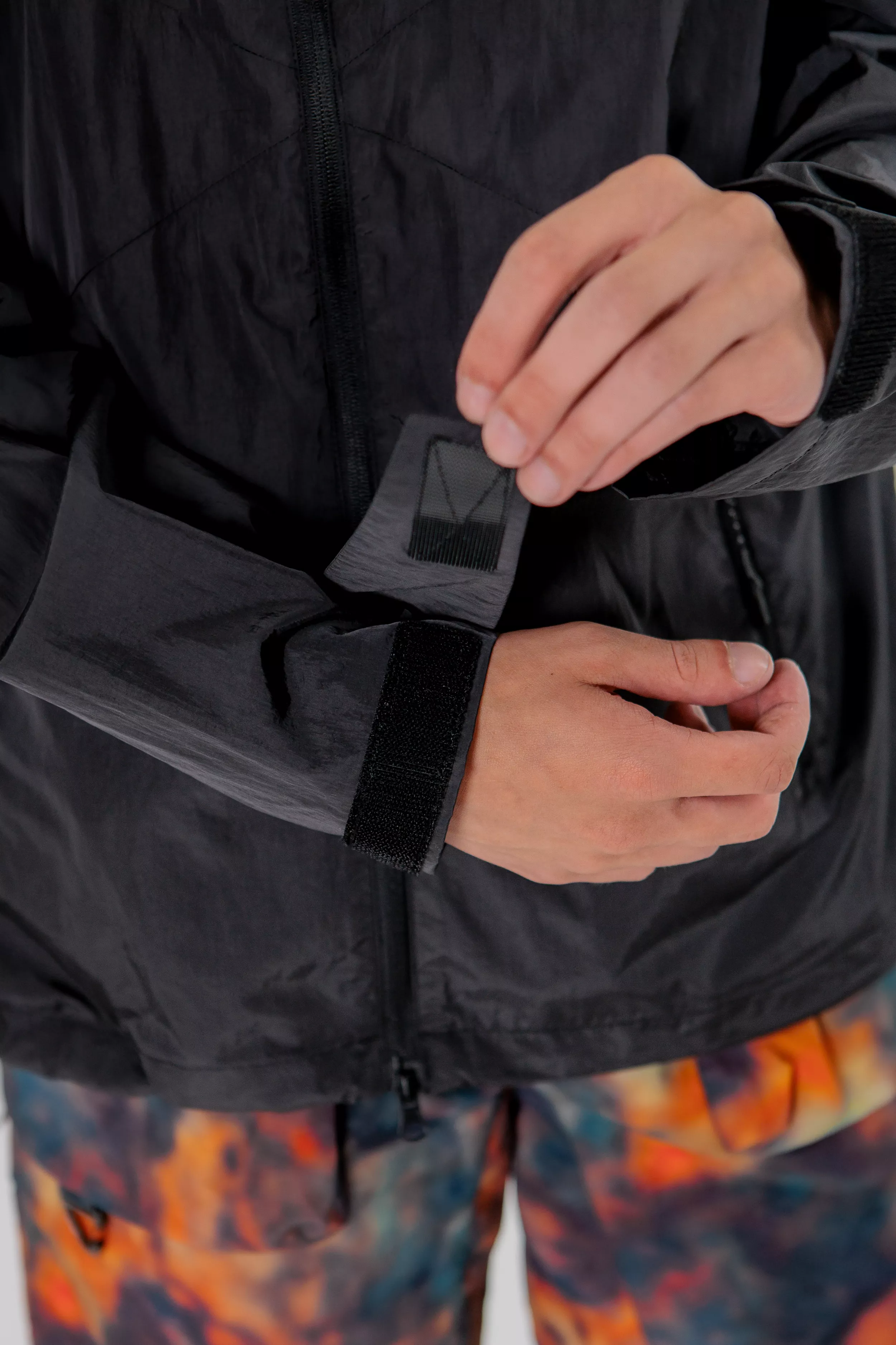 model-(40175-black-detail)-3