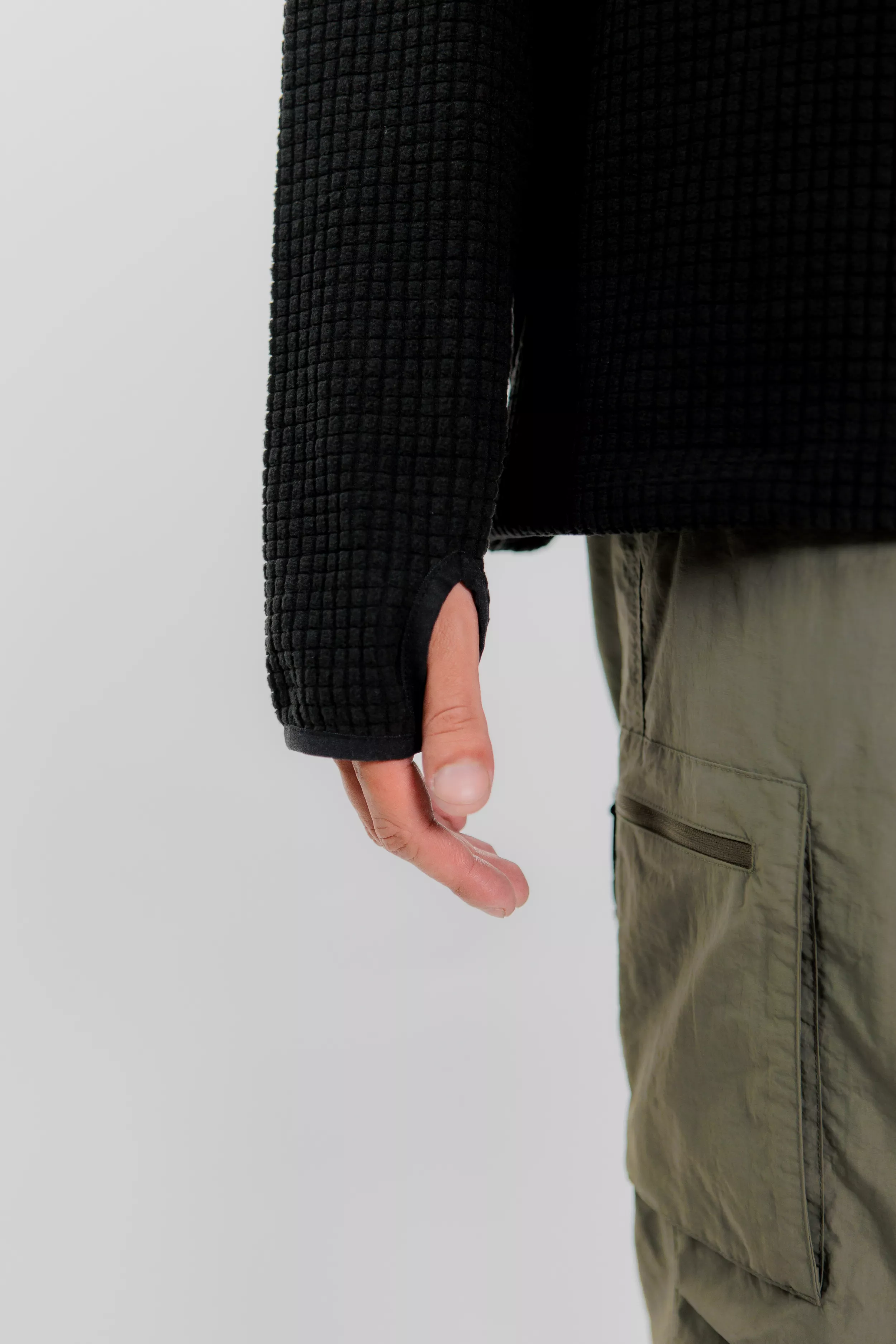 model-(40171-black-detail)-1