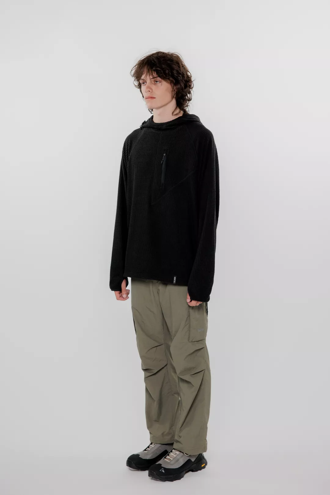 model-(40171-black-side)-(40178-ivygrn-side)