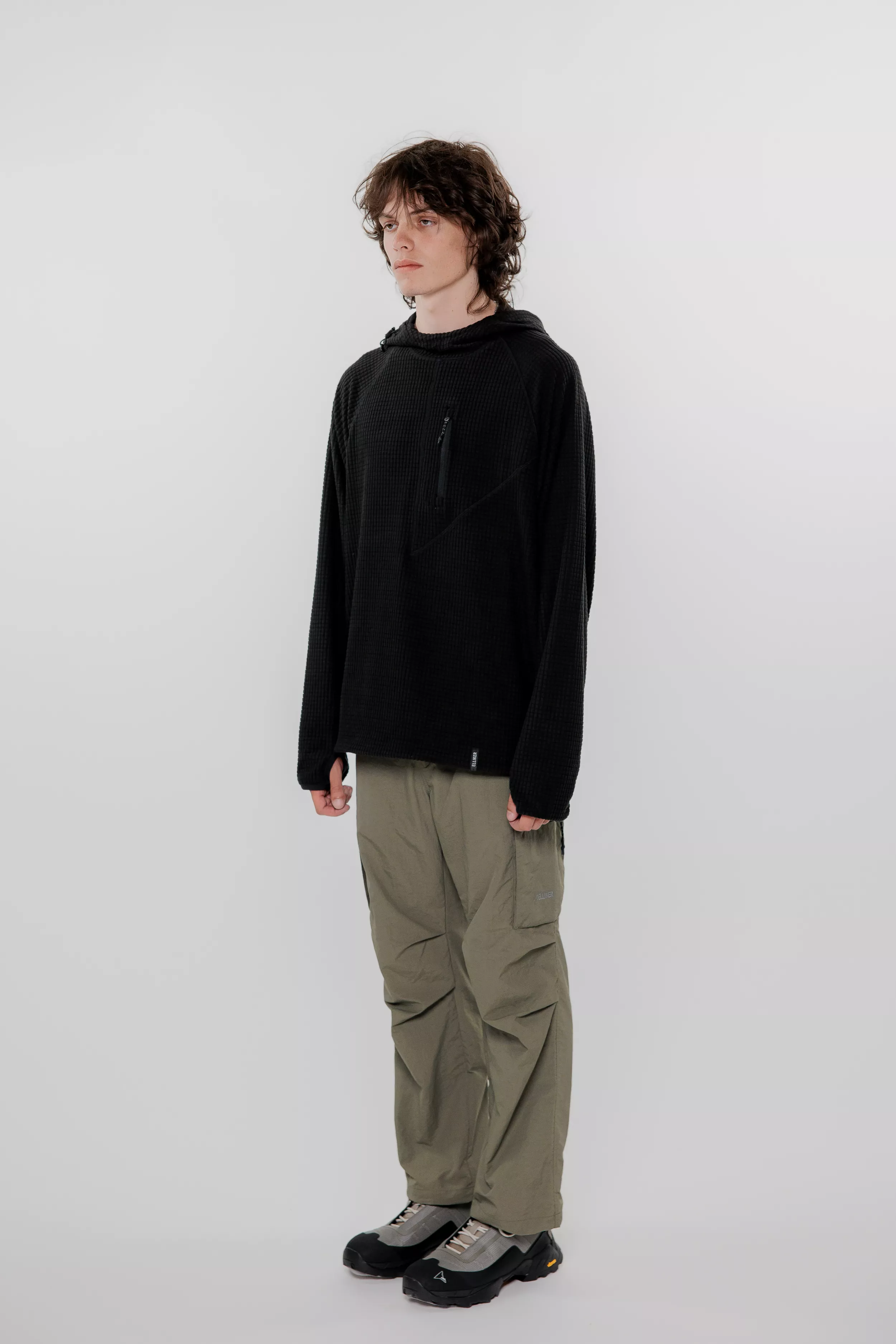 model-(40171-black-side)-(40178-ivygrn-side)