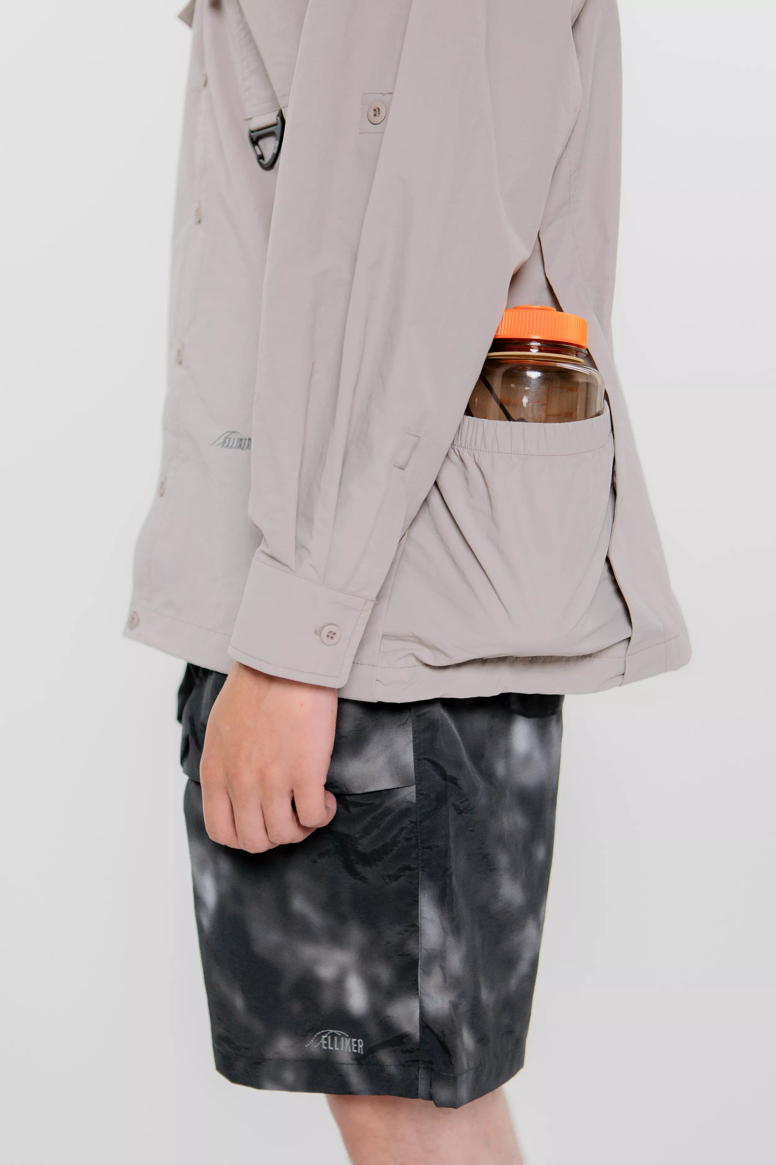 model-(40169-taupe-detail)