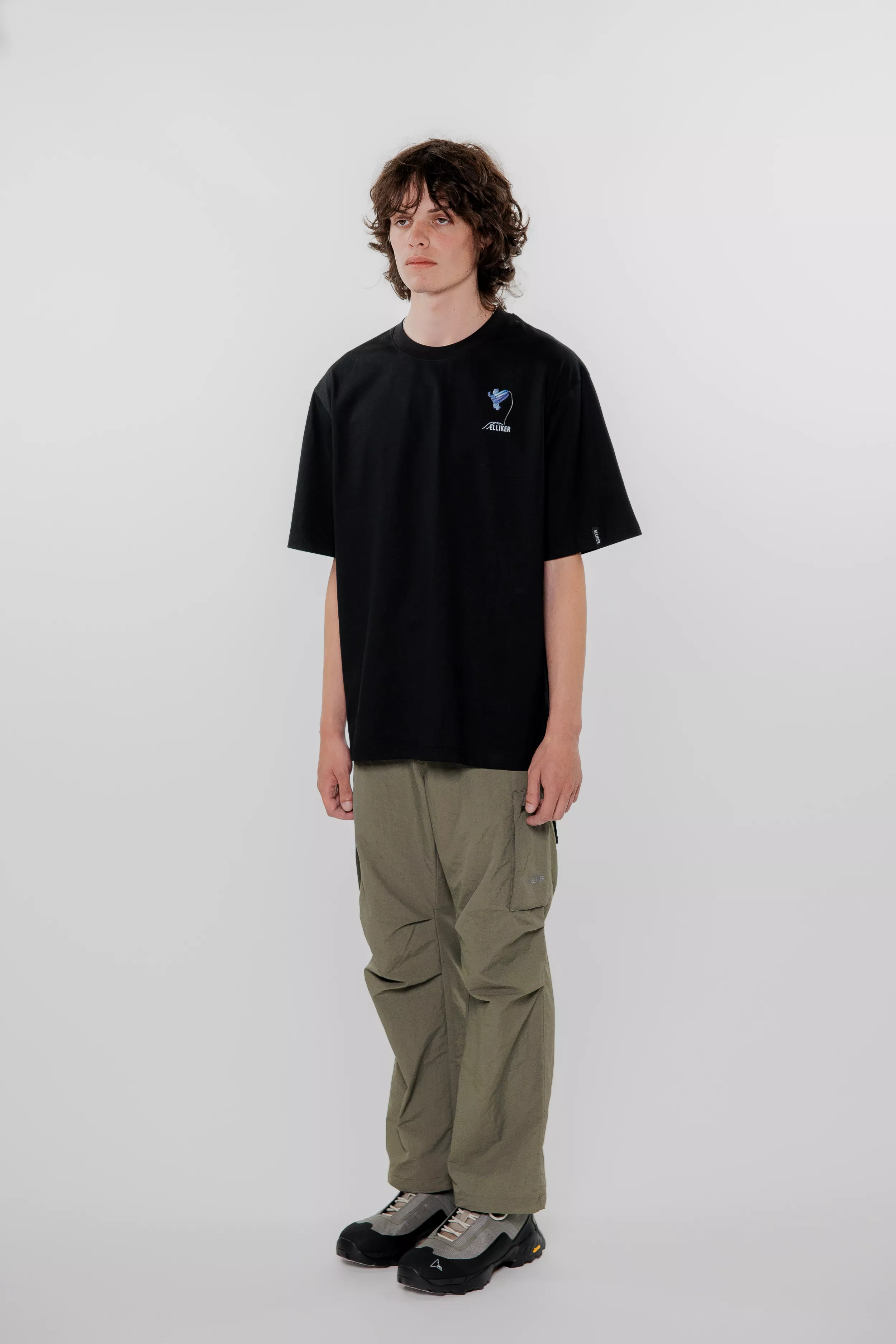 model-(40165-black-side)-(40178-ivygrn-side)