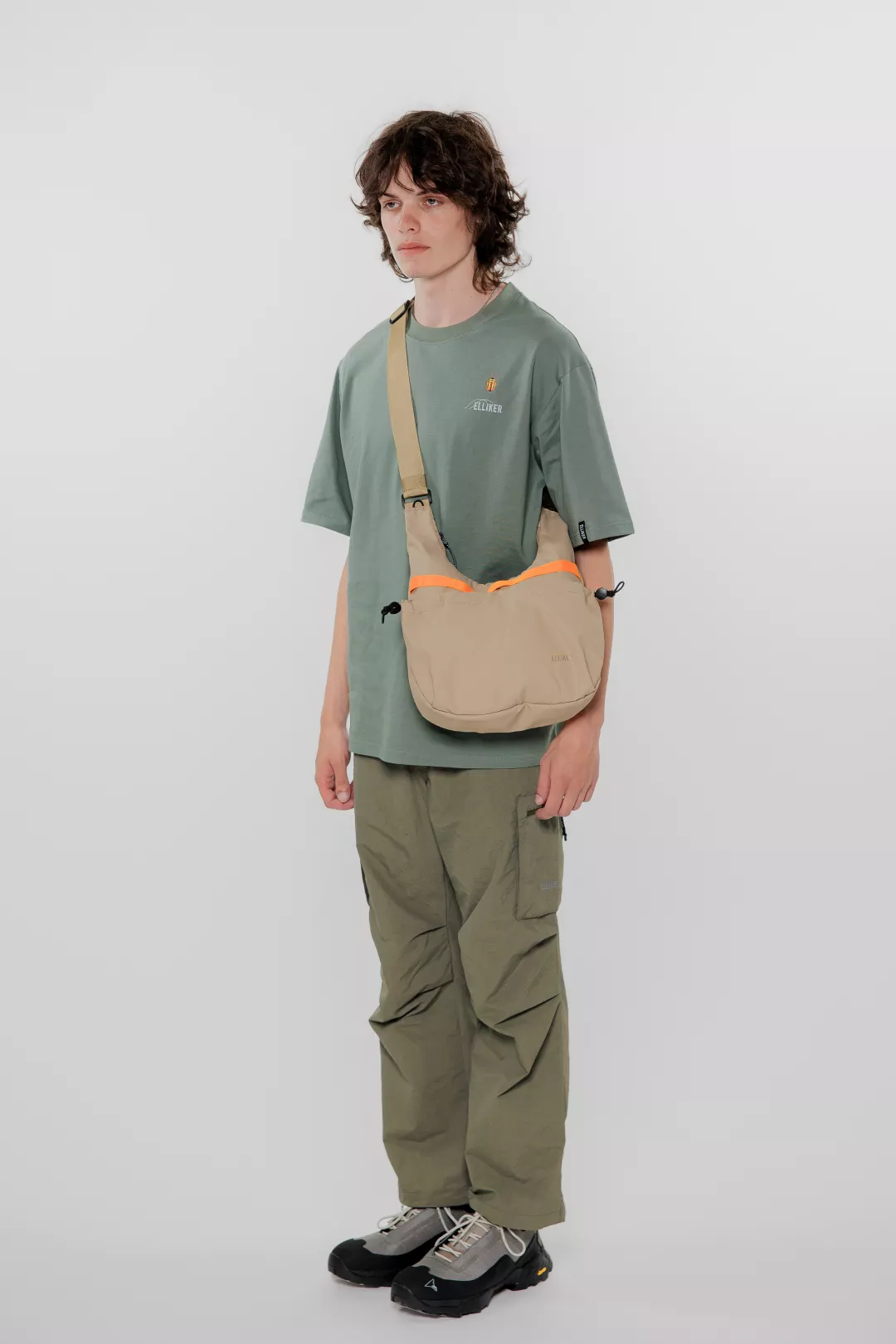 model-(40155-dkmint-side)-(40178-ivygrn-front)-(34063-sand-front)