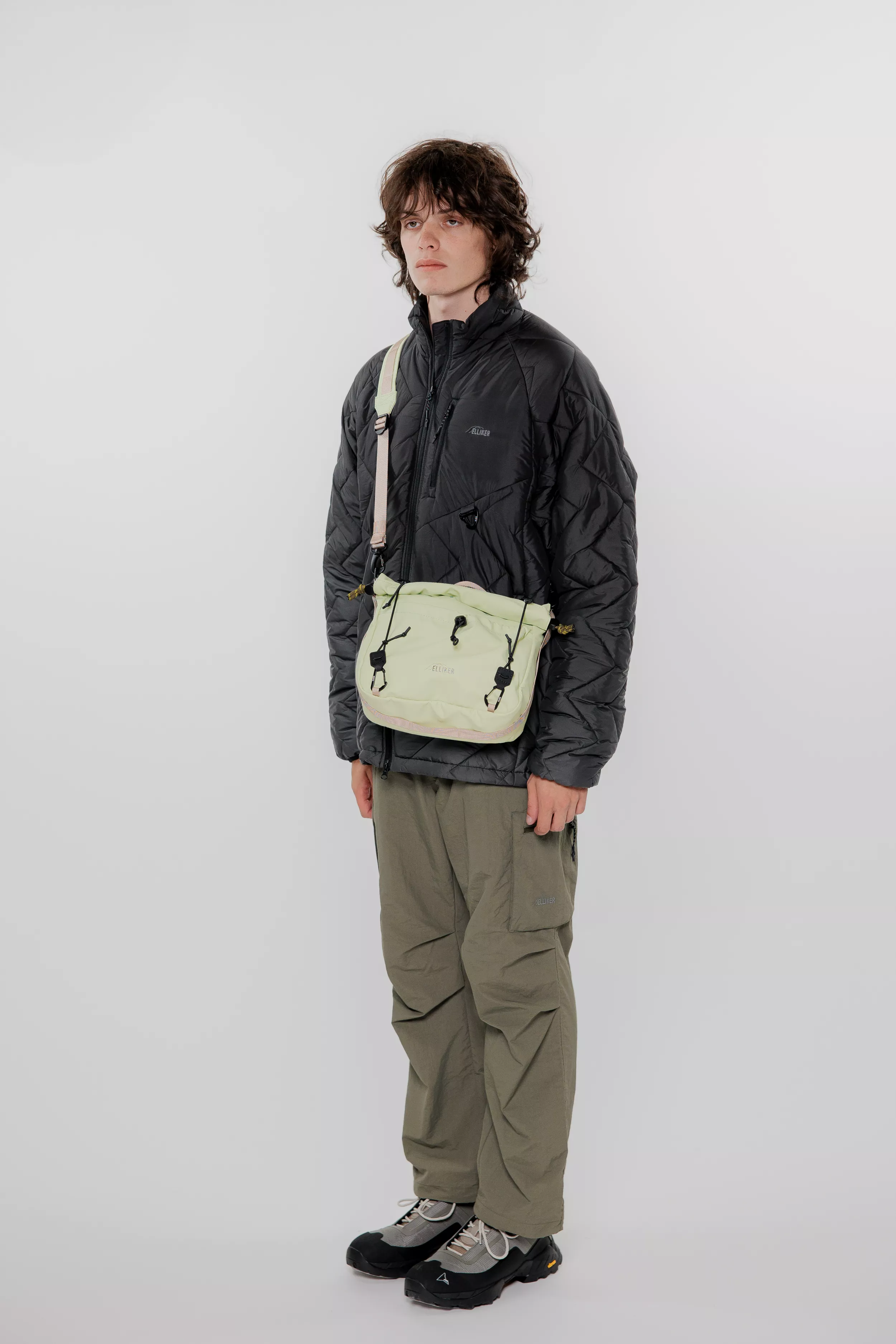 model-(40176-blkfade-side)-(40178-ivygrn-side)-(34062-lime-front)