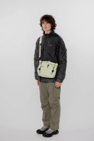 model-(40176-blkfade-side)-(40178-ivygrn-side)-(34062-lime-front)