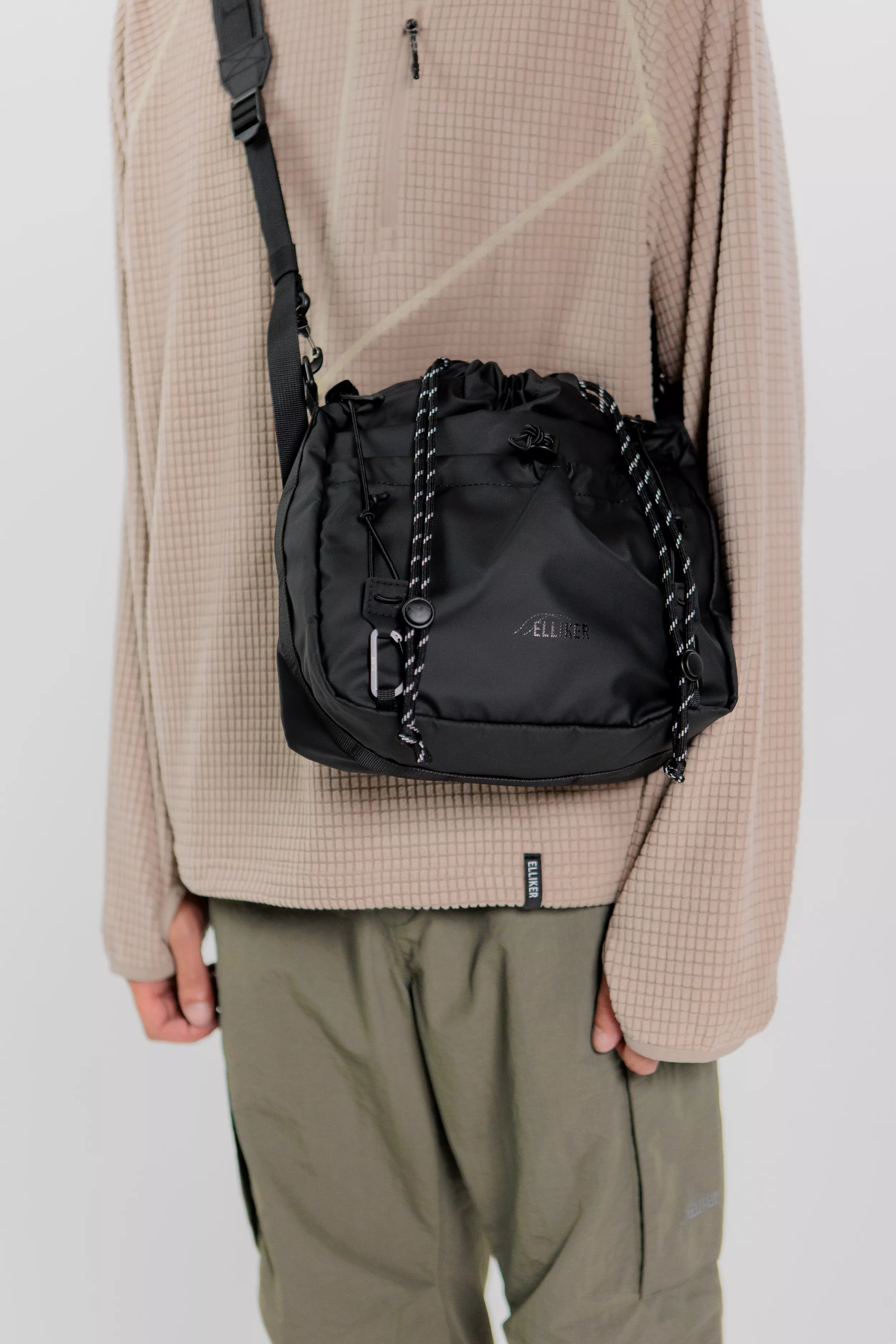 model-(34062-black-front)-1