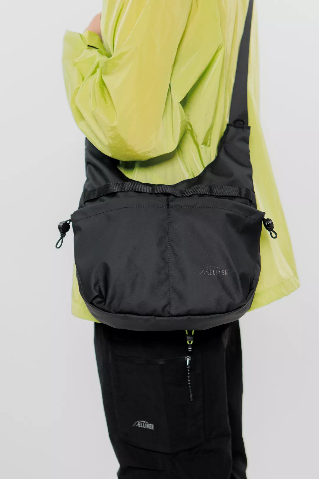 model-(34063-black-front)