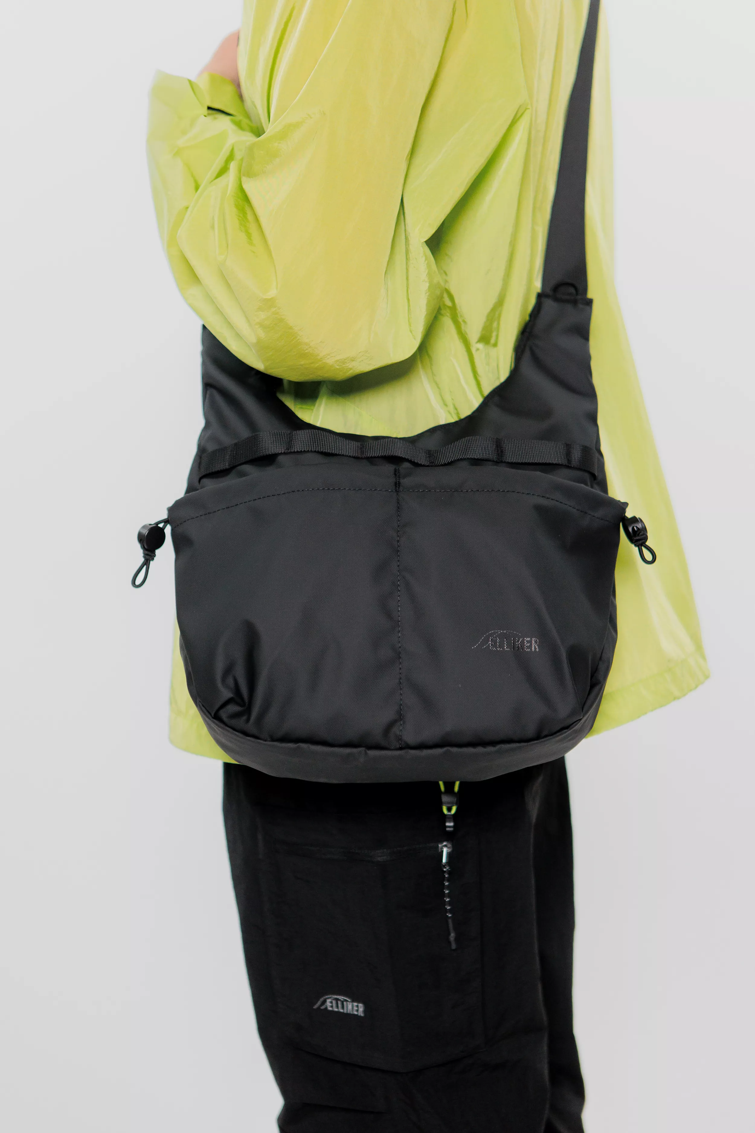 model-(34063-black-front)