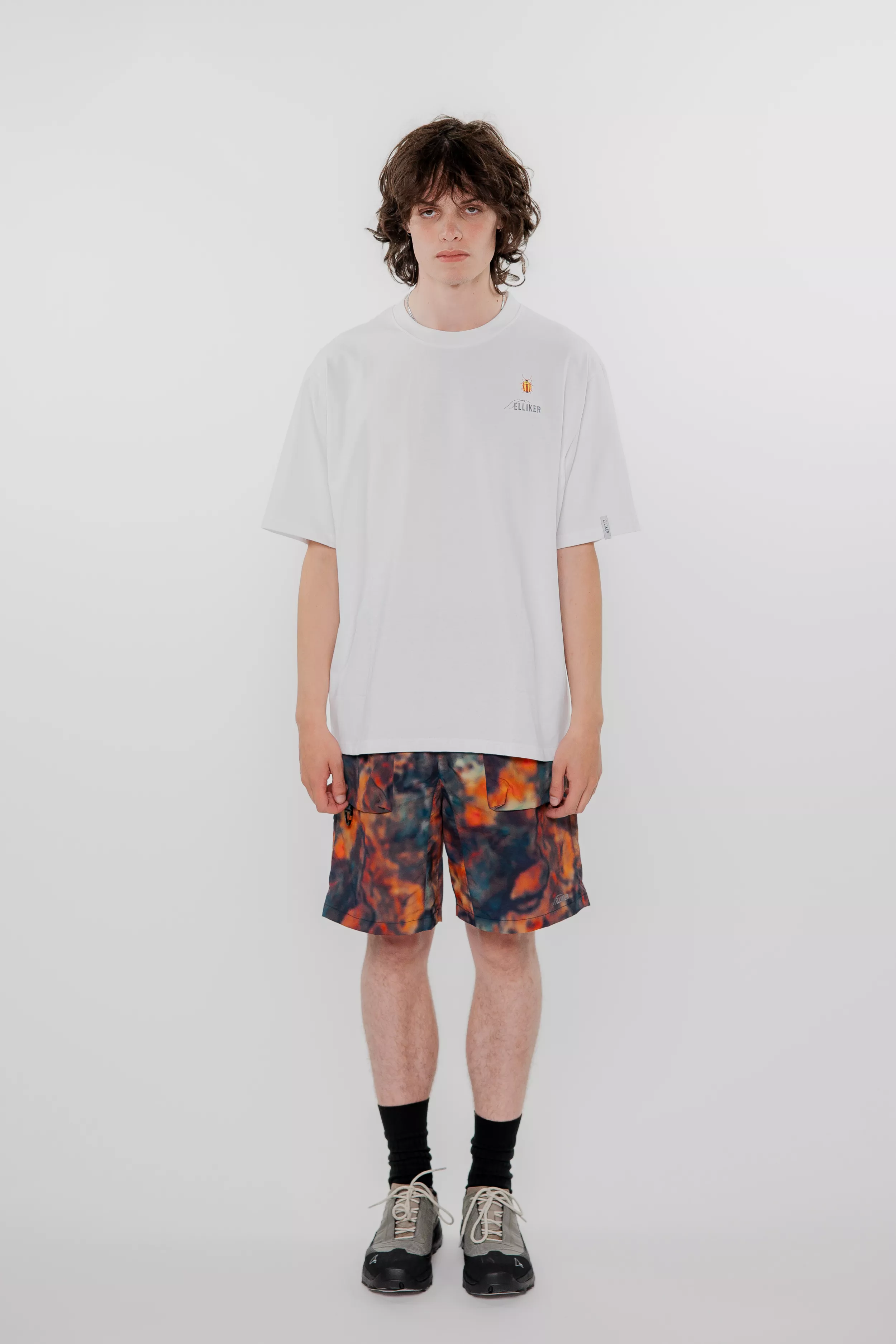 model-(40155-white-front)-(40179-peat-front)