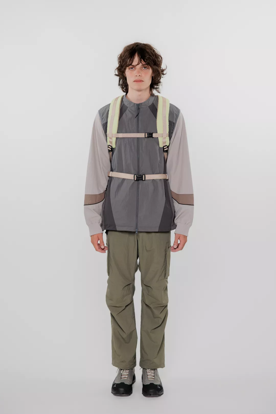 model-(34052-lime-back)-(40172-slate-front)-(40178-ivygrn-front)