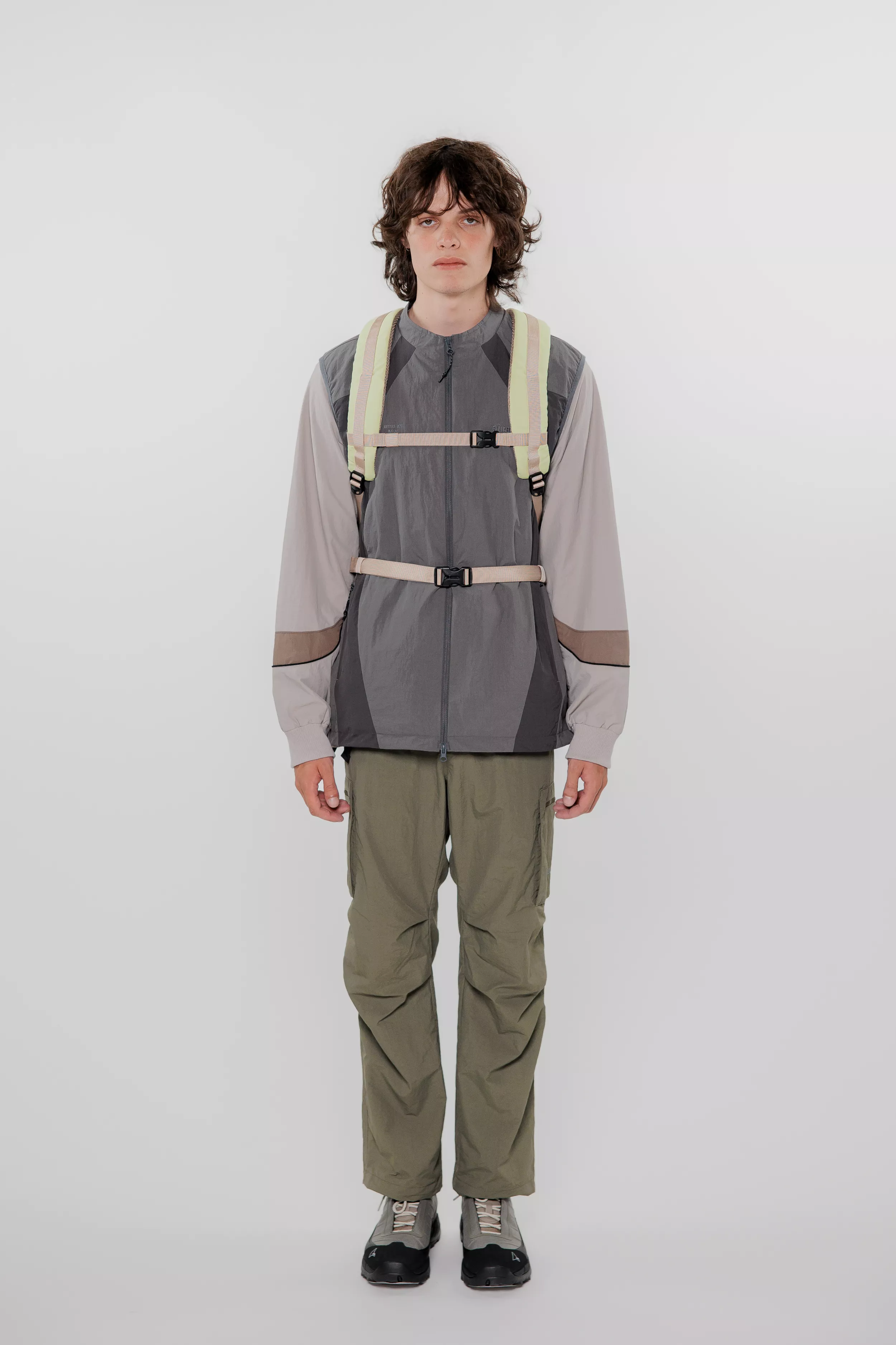 model-(34052-lime-back)-(40172-slate-front)-(40178-ivygrn-front)