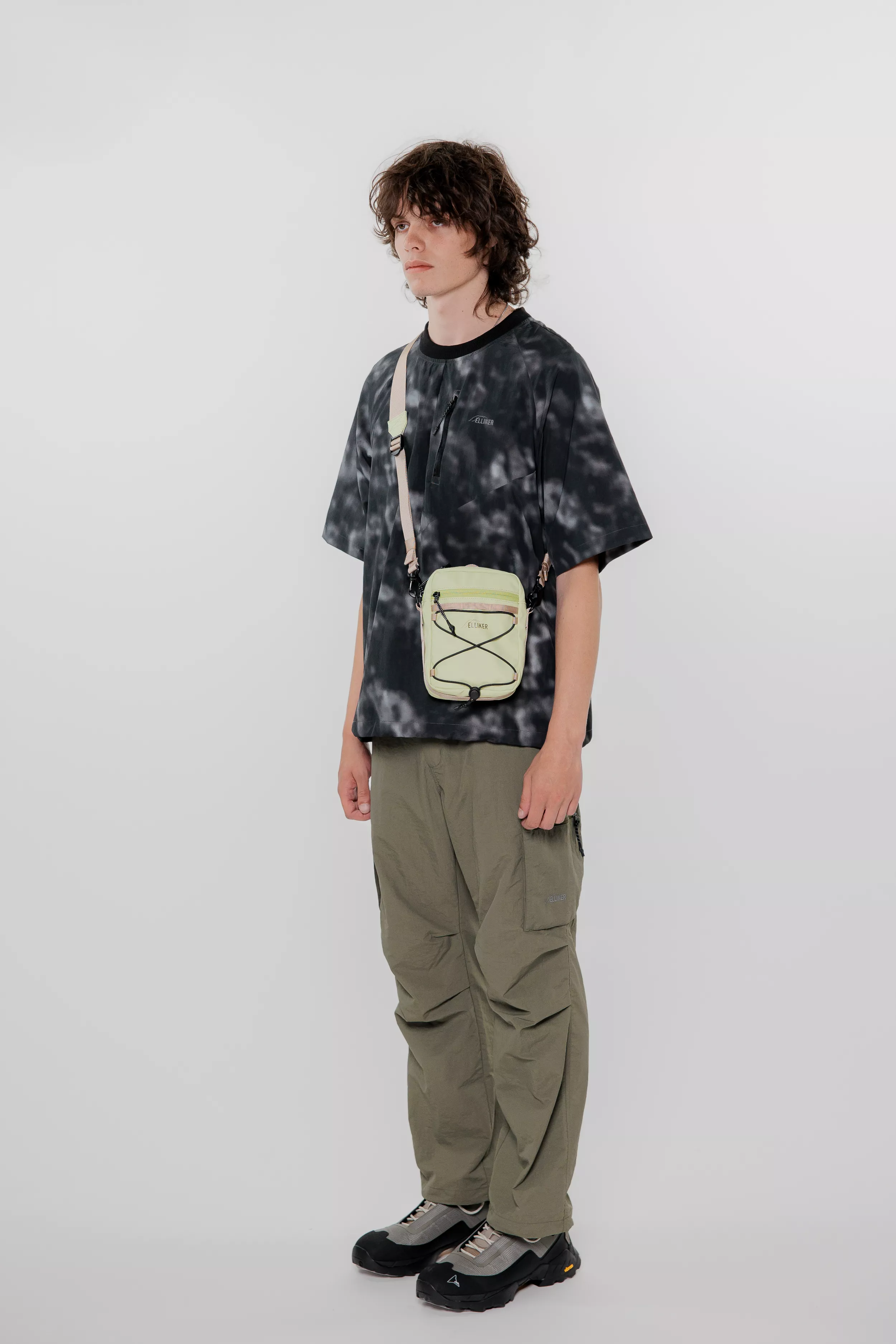 model-(40166-grphite-side)-(40178-ivygrn-side)-(34014-lime-front)