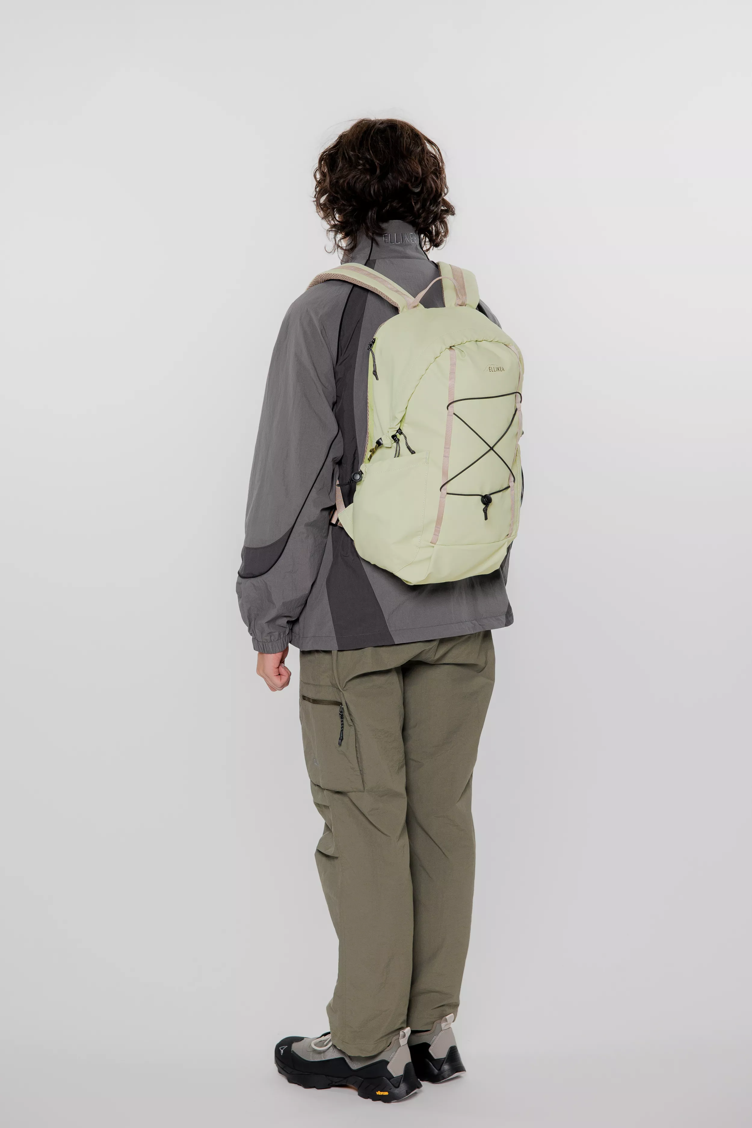 model-(40173-slate-back)-(40178-ivygrn-back)-(34000-lime-side)