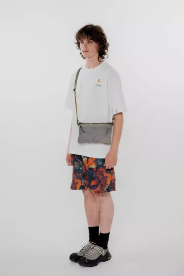 model-(40155-white-side)-(40179-peat-side)-(34055-taupe-front)