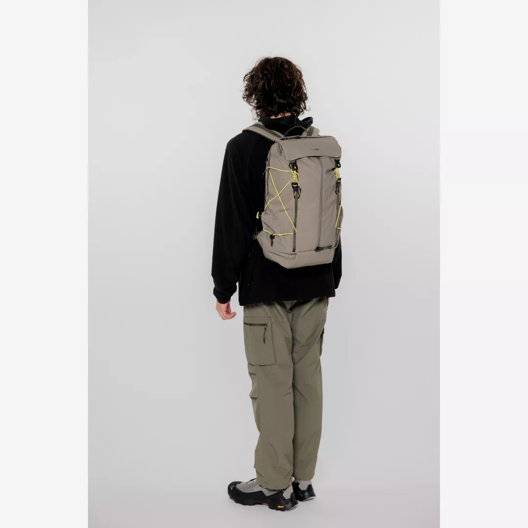 model-(40175-black-back)-(40178-ivygrn-back)-(34053-taupe-back)