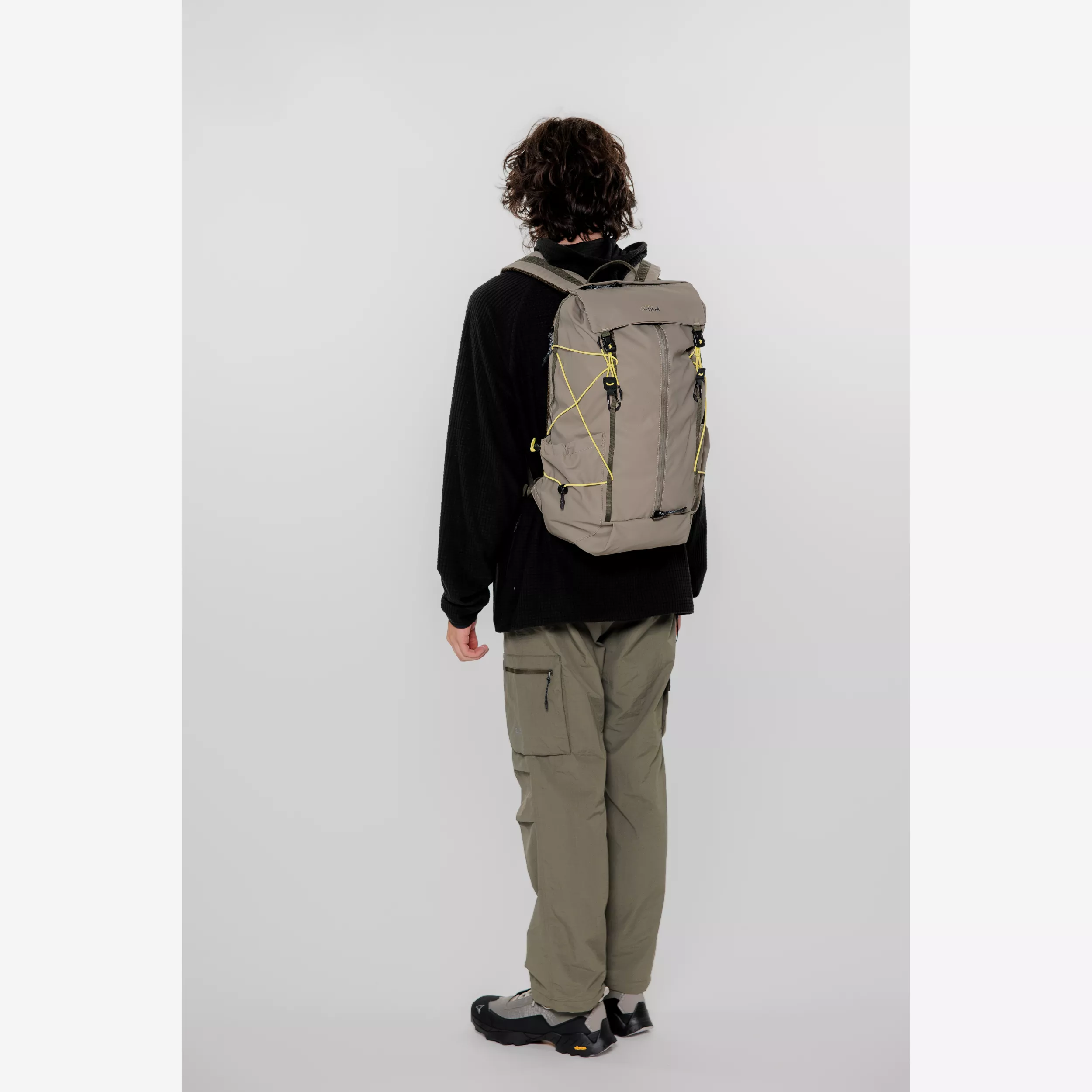 model-(40175-black-back)-(40178-ivygrn-back)-(34053-taupe-back)