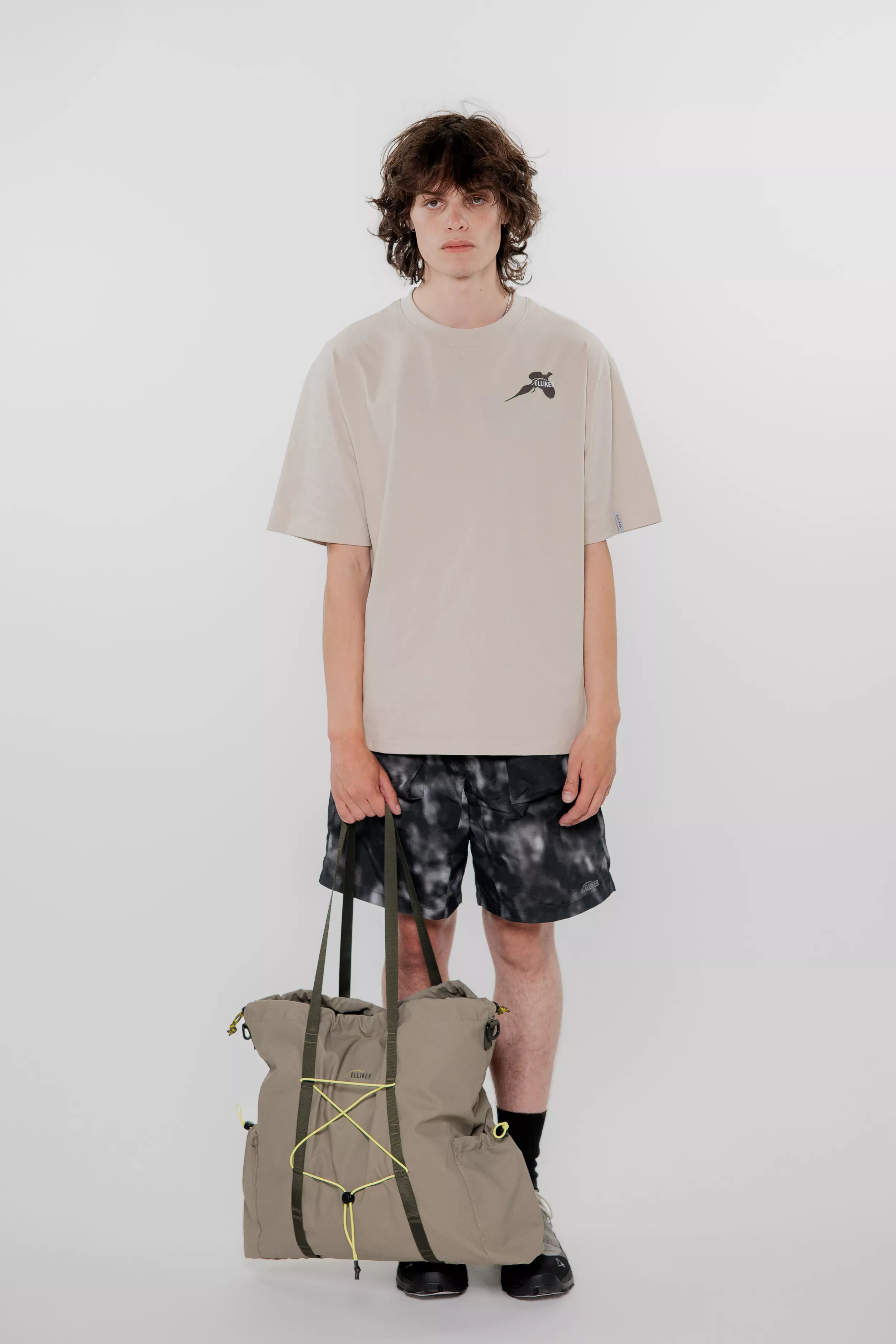 model-(40164-beige-front)-(40179-grphite-front)-(34028-taupe-front)