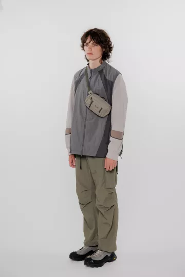 model-(34015-taupe-front)-(40172-slate-side)-(40178-ivygrn-side)