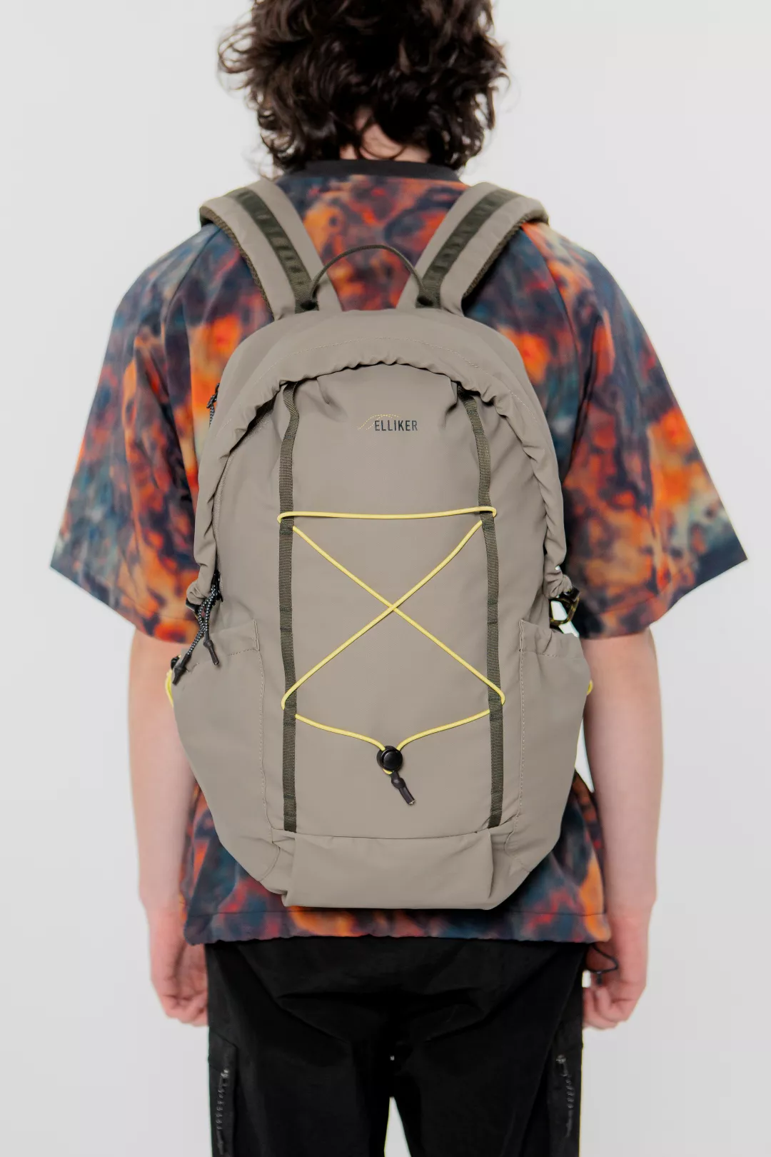 model-(34000-taupe-back)