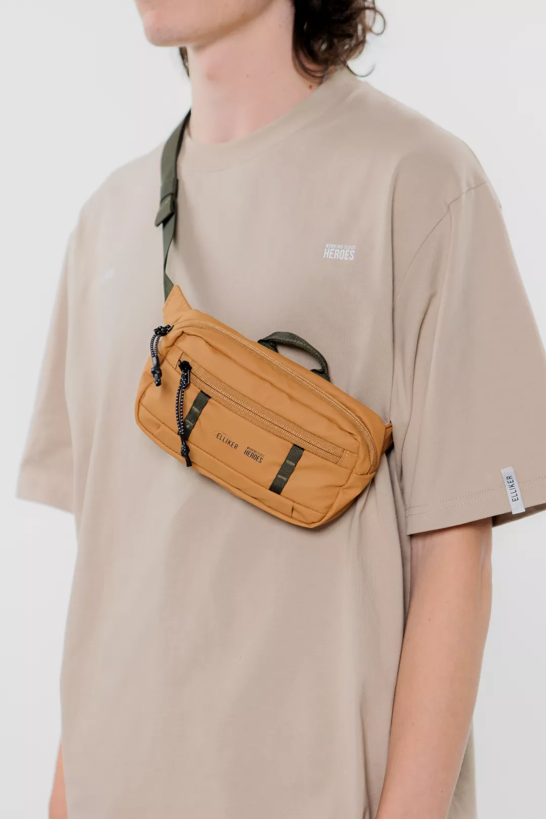 model-(40167-taupe-detail)-(34069-dksand-front)