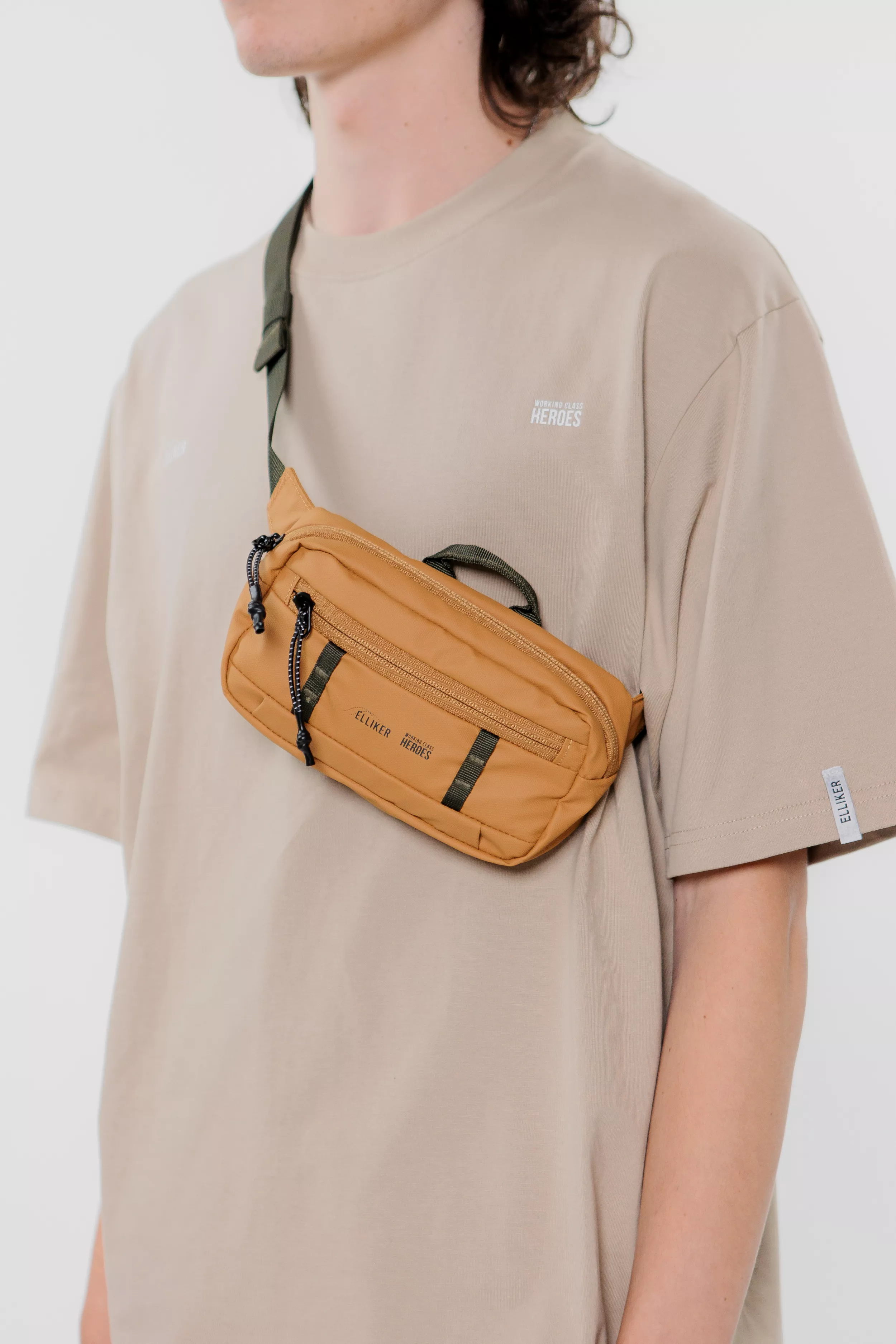 model-(40167-taupe-detail)-(34069-dksand-front)