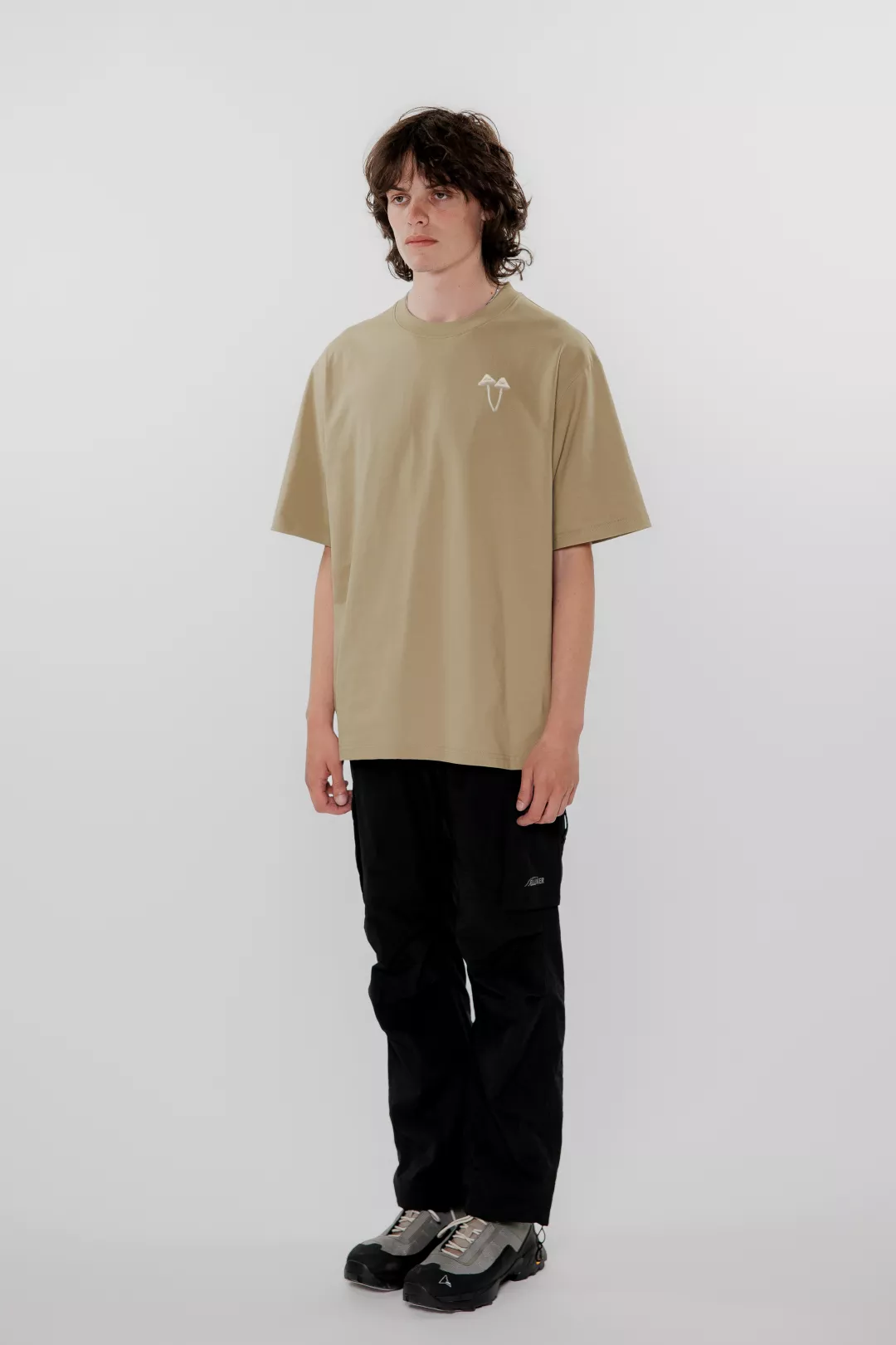 model-(40167-taupe-side)-(40178-black-side)