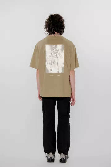 model-(40167-taupe-back)-(40178-black-back)