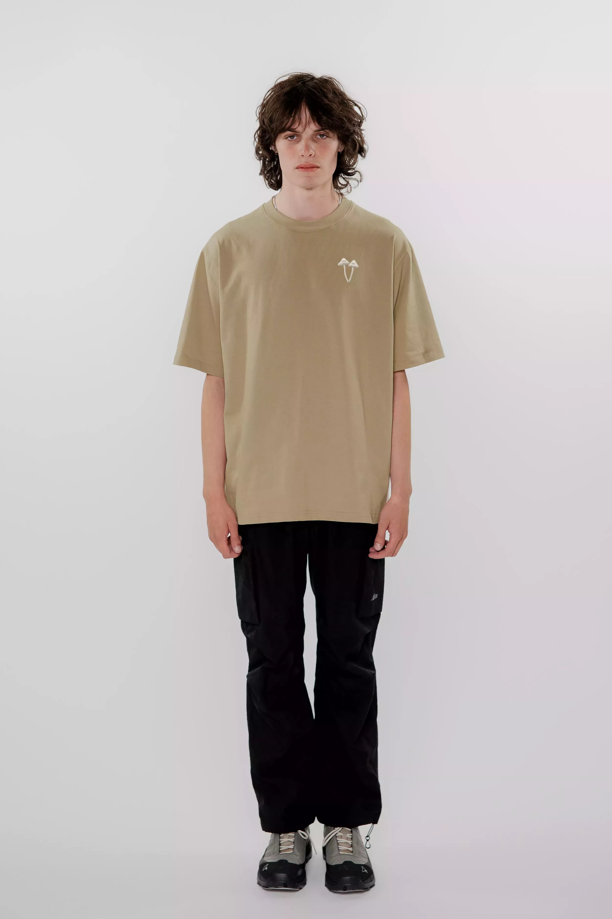 model-(40167-taupe-front)-(40178-black-front)