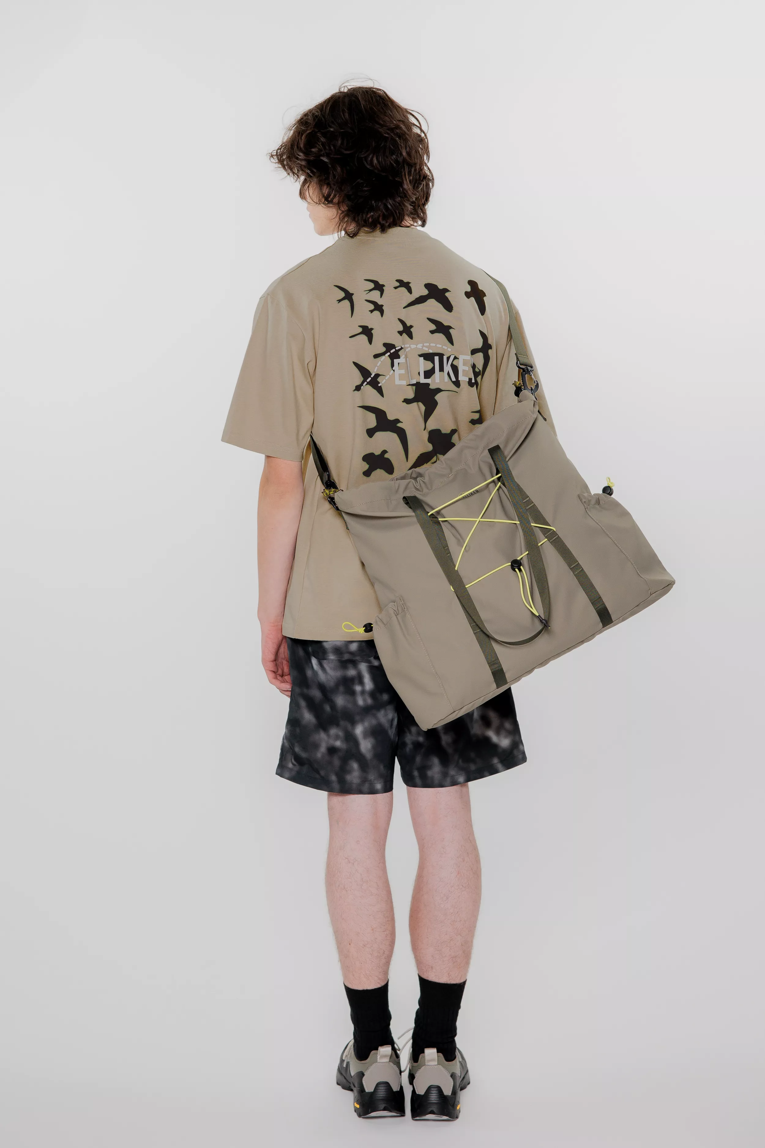 model-(40164-beige-back)-(40179-grphite-back)-(34028-taupe-front)